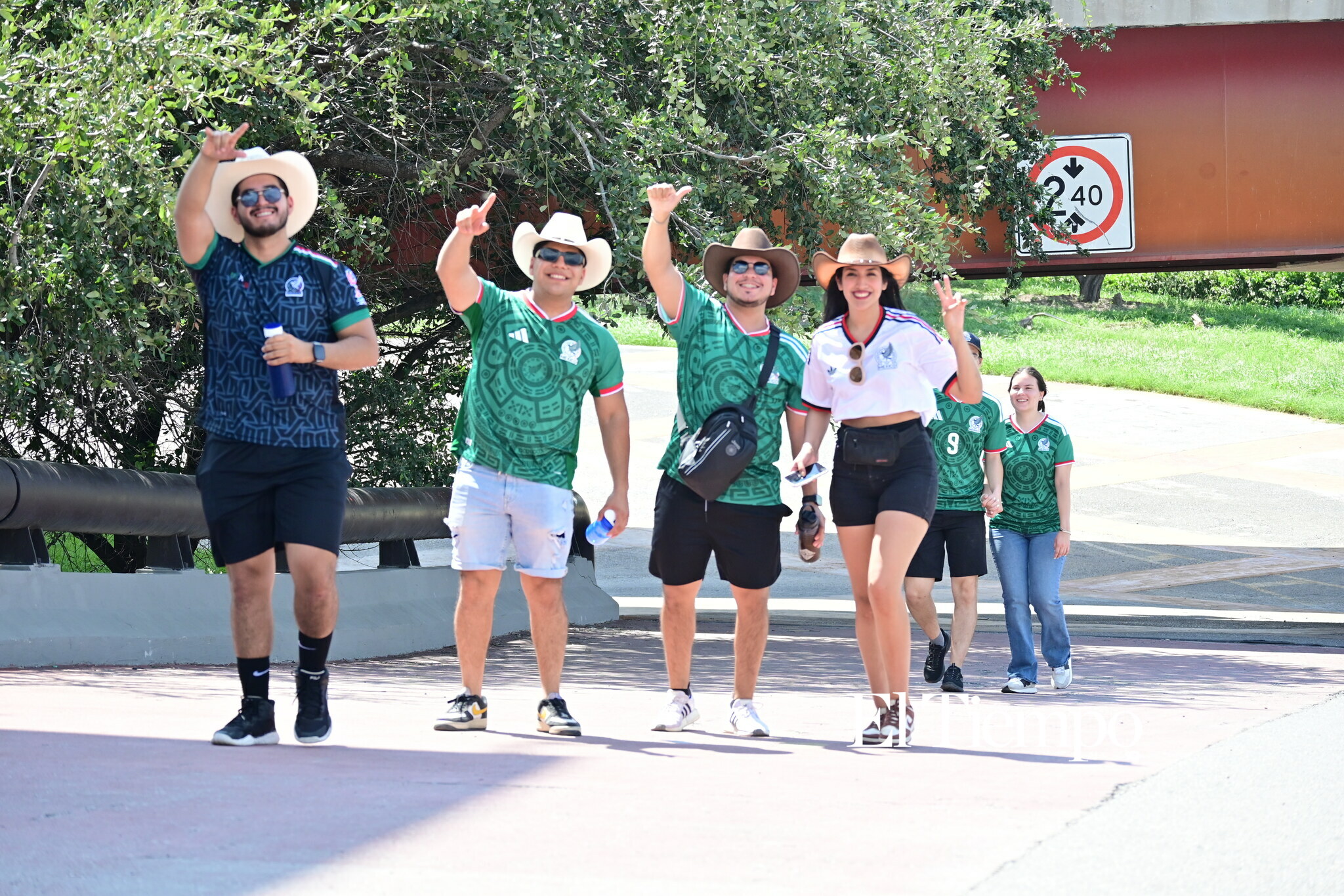 El Mundial se vive en Monterrey: color, pasión y afición en el Fan Fest