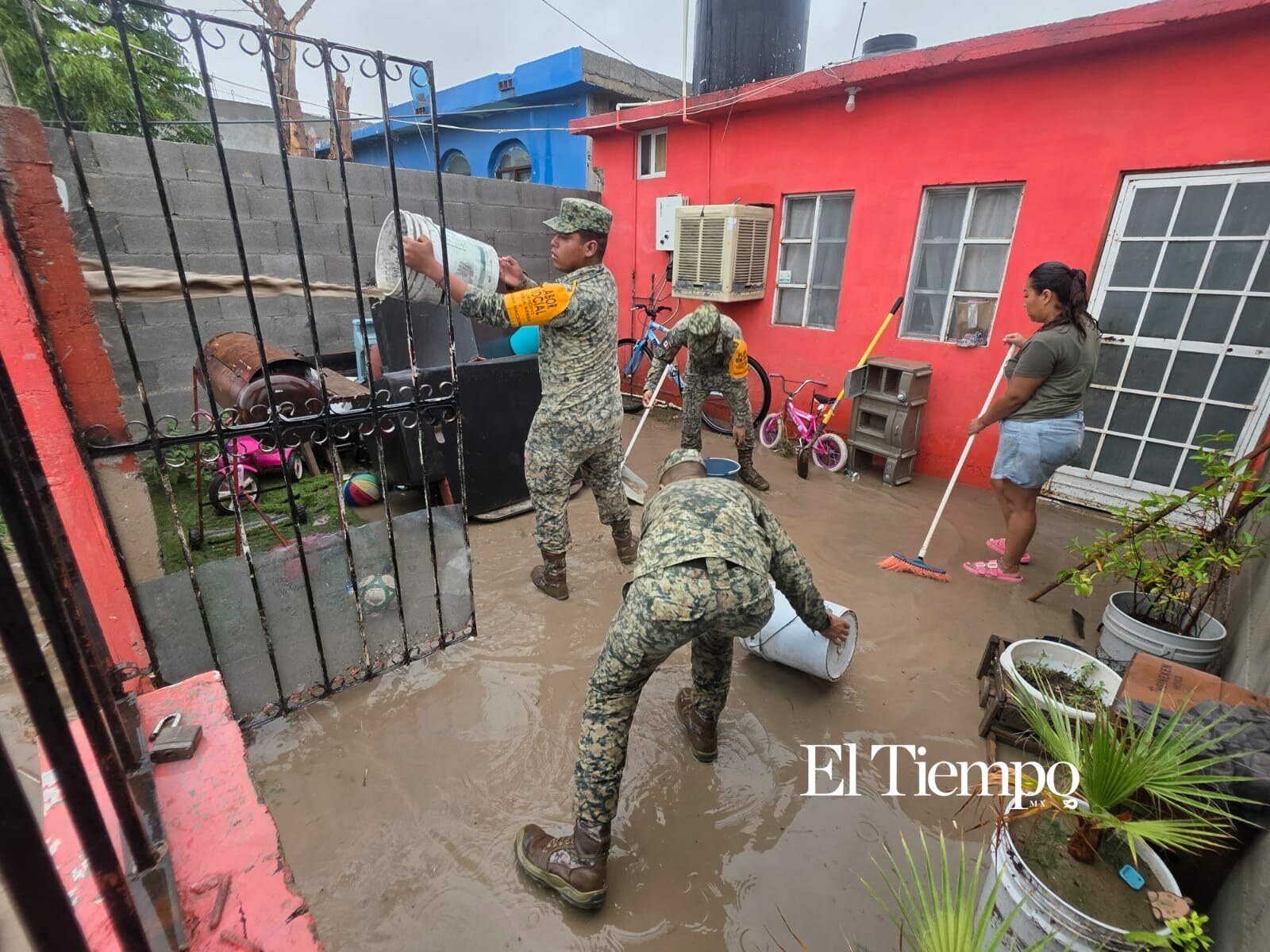 Lluvias activan auxilio militar y paralizan actividades en la Región Centro