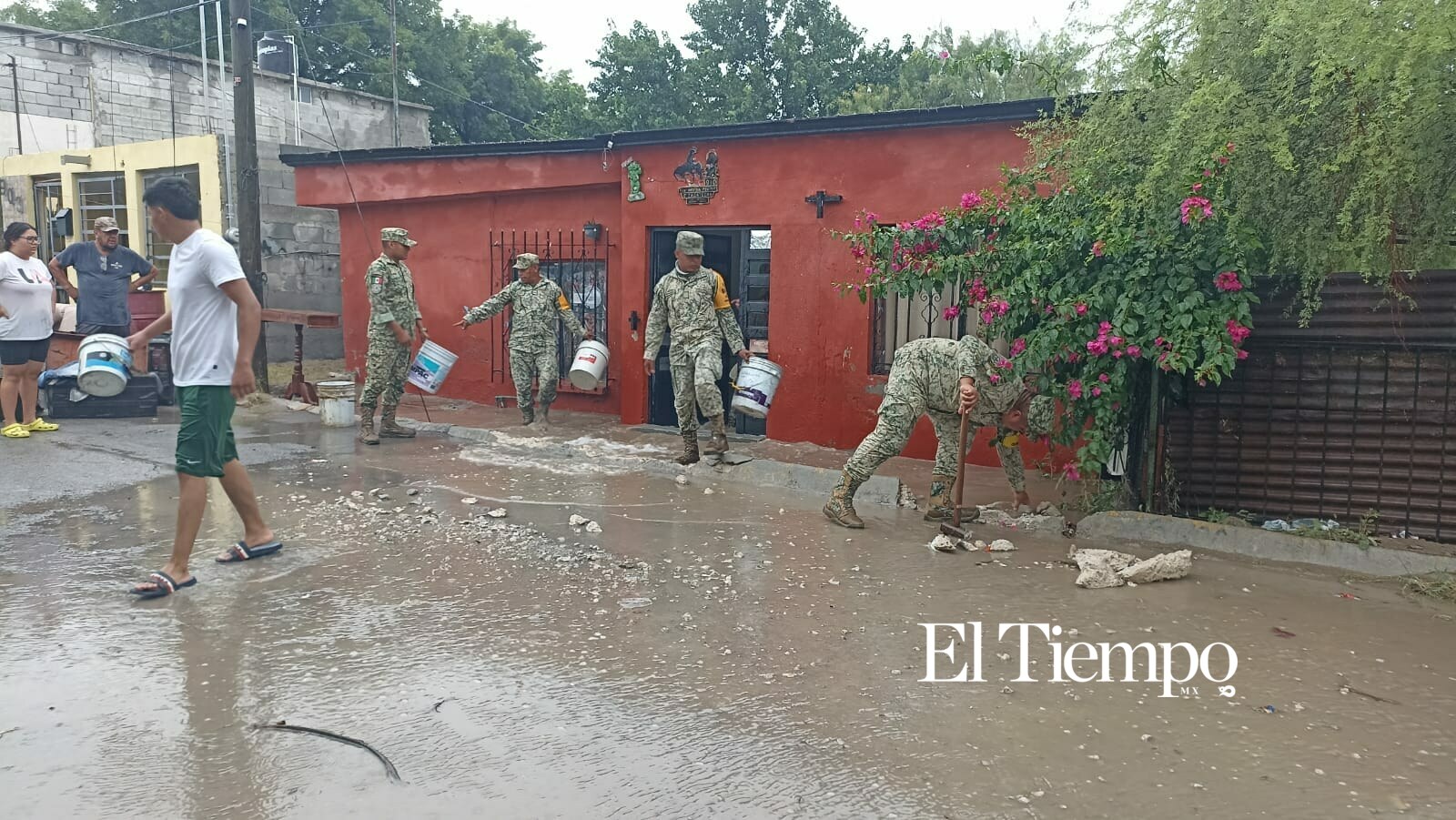 Lluvias activan auxilio militar y paralizan actividades en la Región Centro