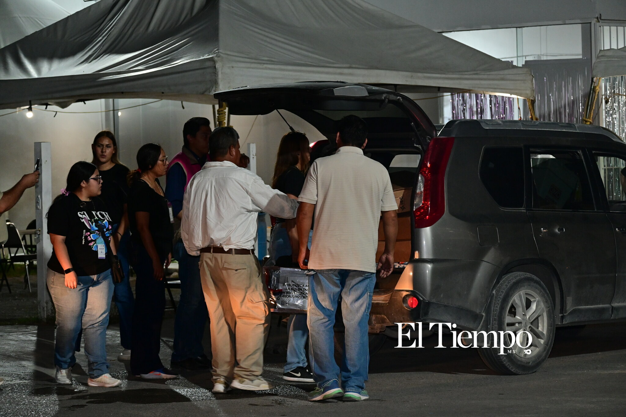 Llegada de paquetes electorales al IEC en Monclova