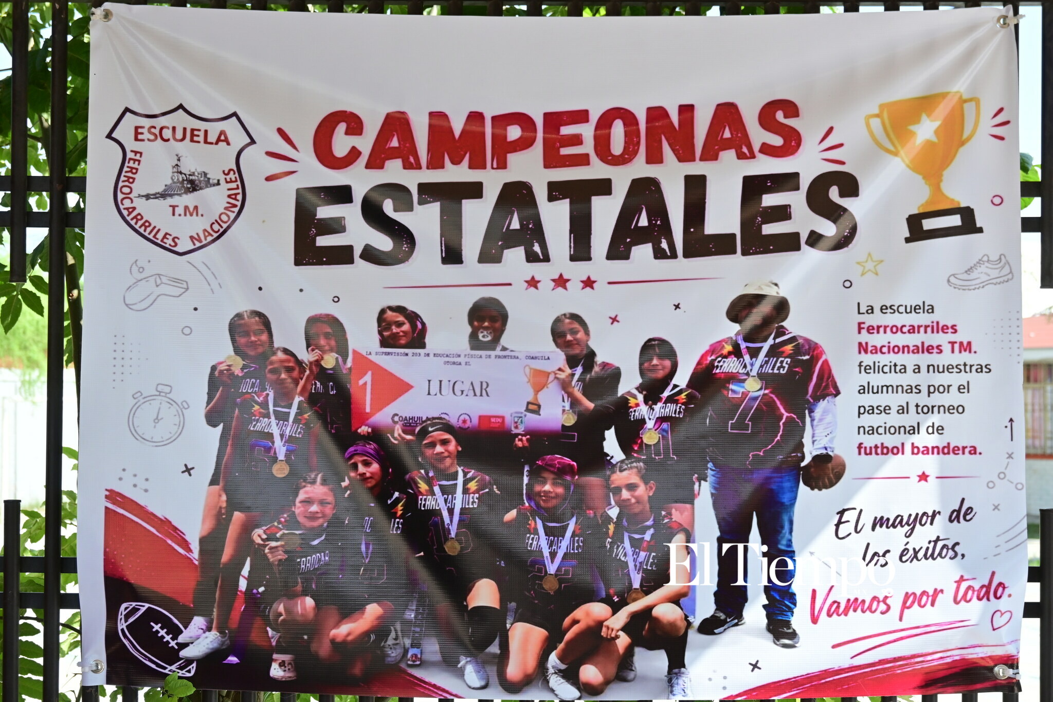 Reciben como campeonas a alumnas de Ferrocarriles