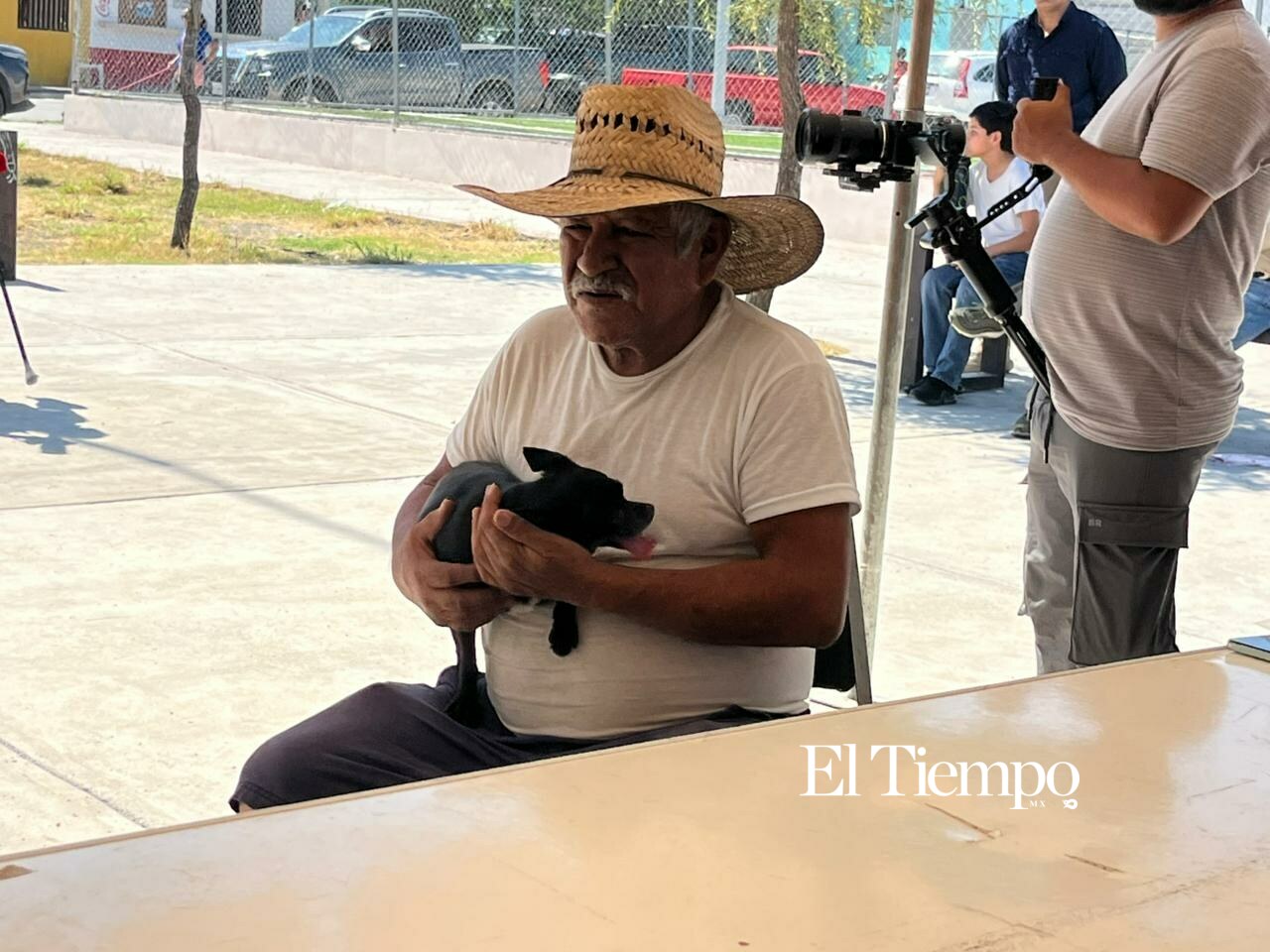 Brigada de Salud Animal reúne a decenas de familias en la colonia 21 de Marzo para fortalecer la prevención