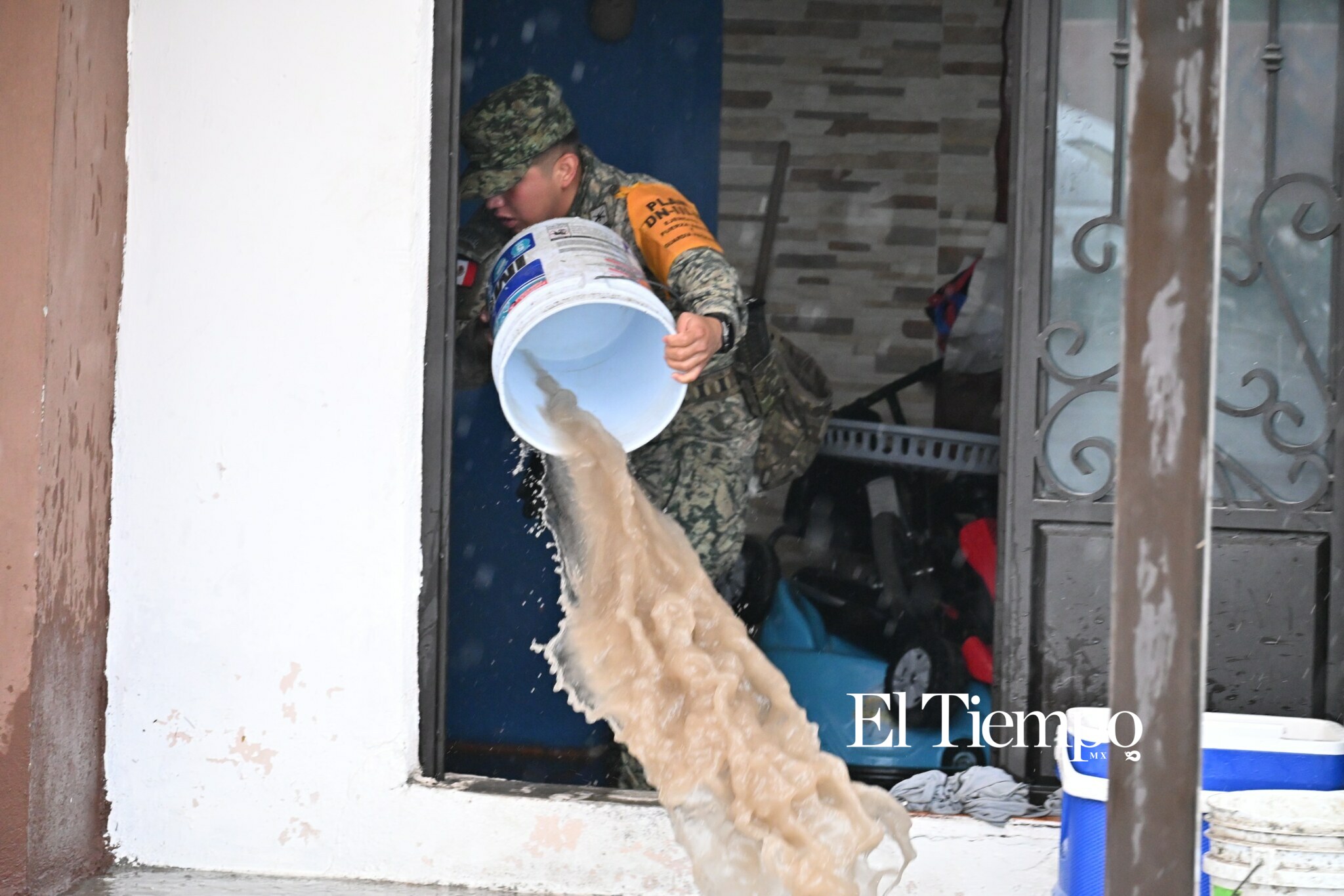 Bajo el agua: las imágenes de una jornada de emergencia