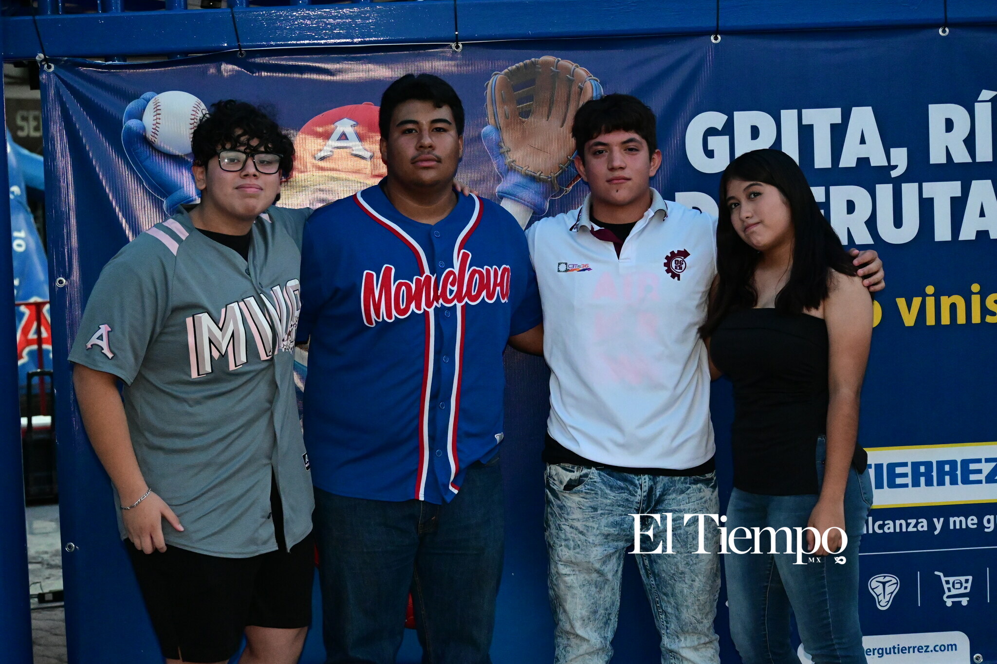 La afición responde en una noche de béisbol con causa