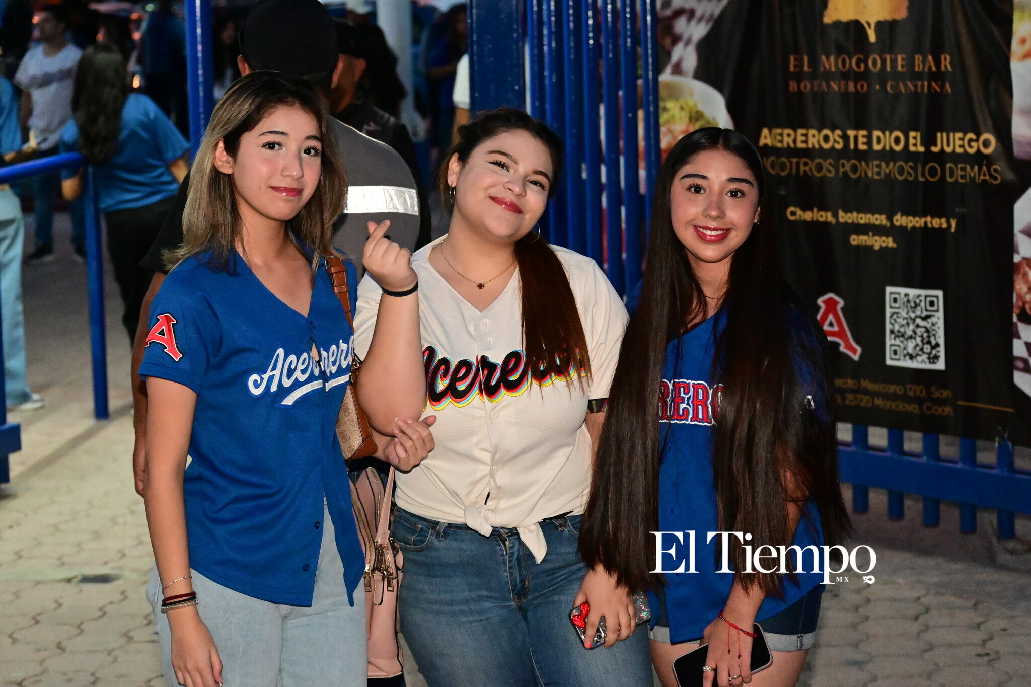 La afición responde en una noche de béisbol con causa
