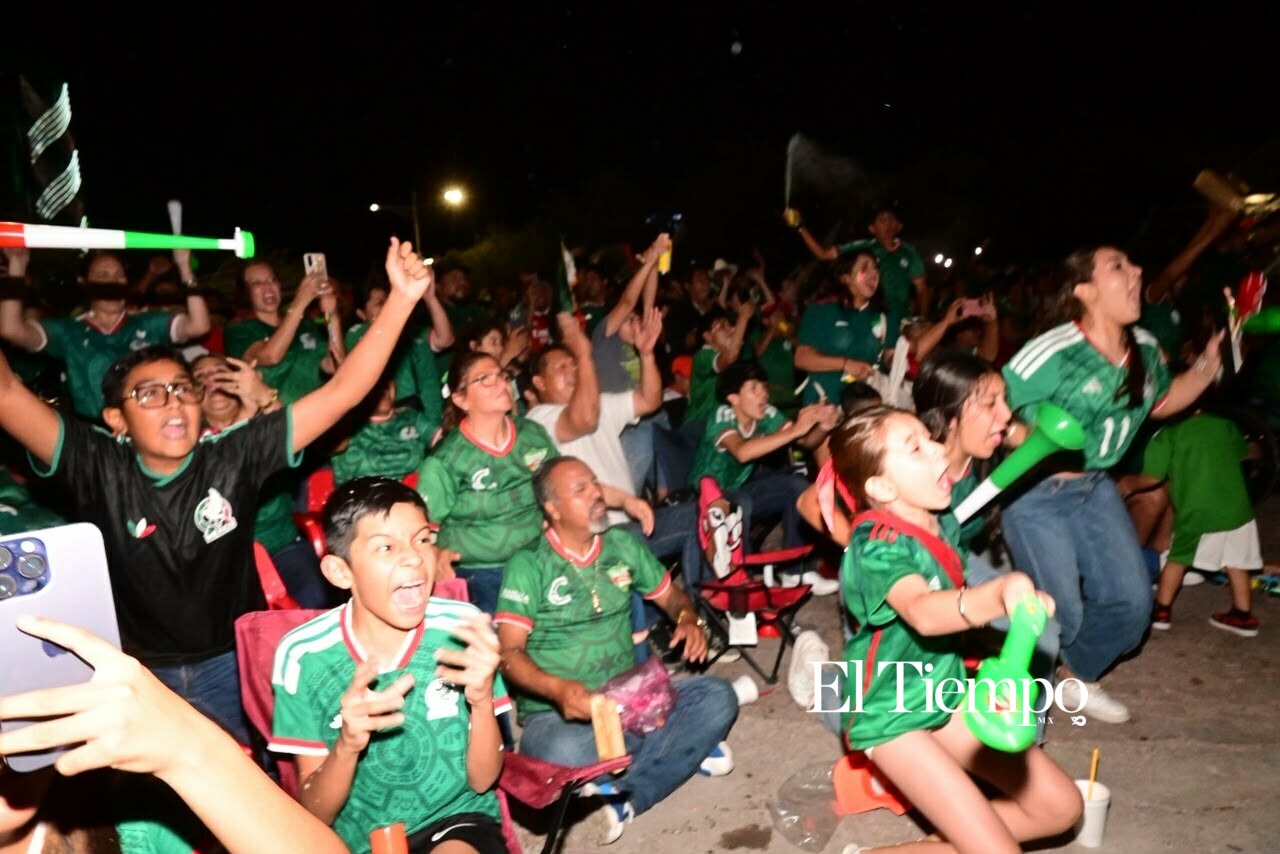 Monclovenses festejan con euforia el segundo gol de la Seleccion Mexicana