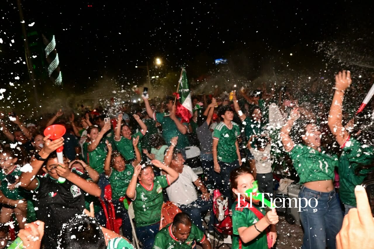 Monclovenses festejan con euforia el segundo gol de la Seleccion Mexicana