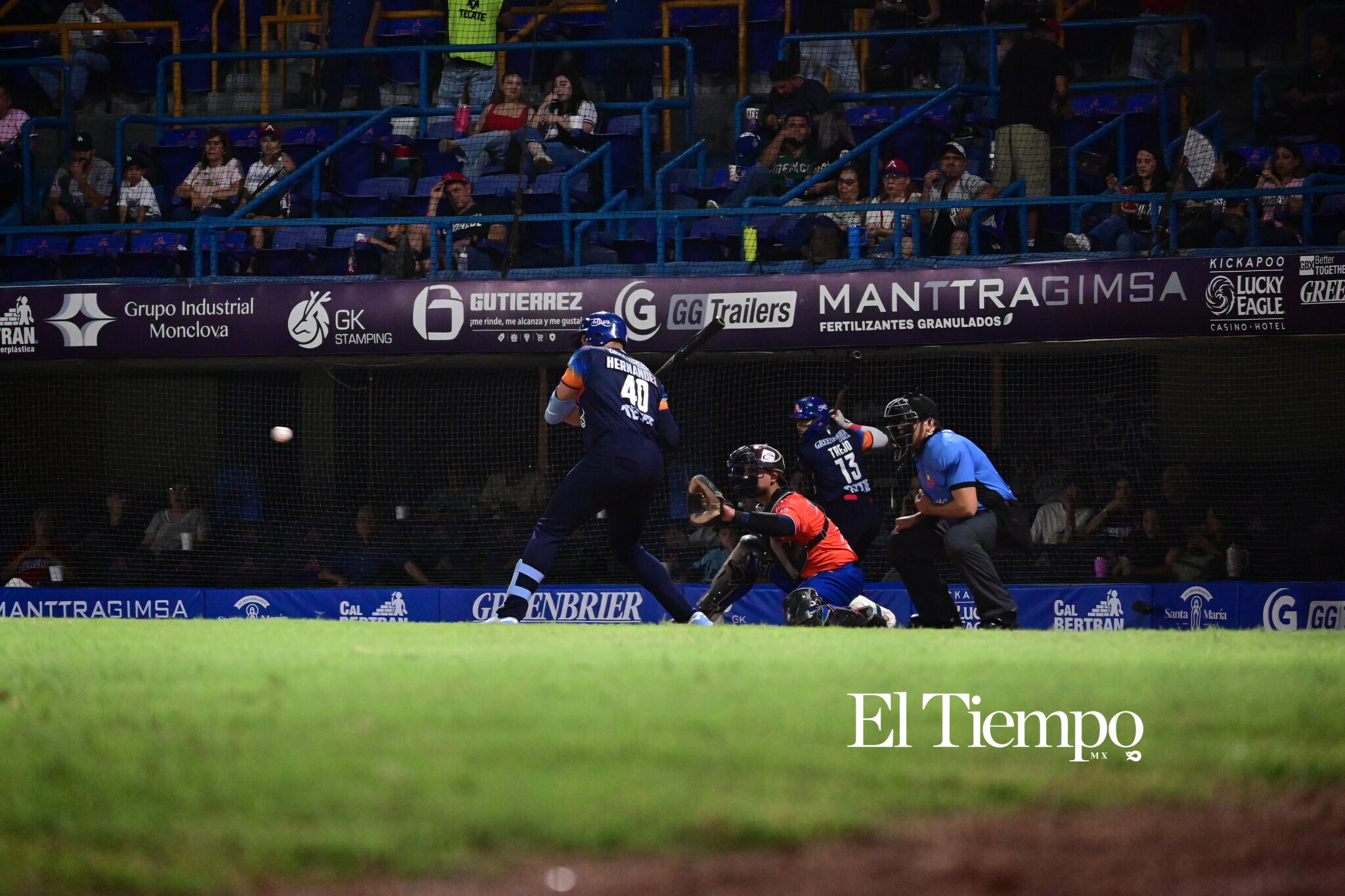 La afición responde en una noche de béisbol con causa