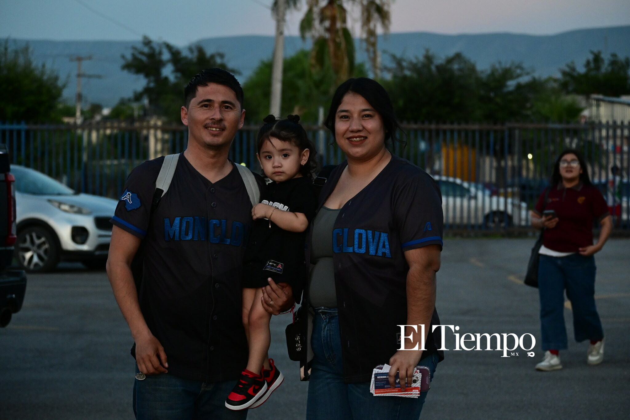 La afición responde en una noche de béisbol con causa