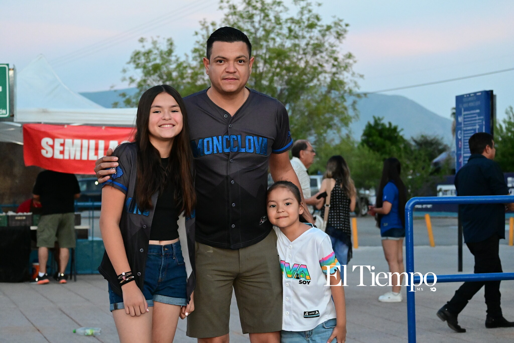 La afición responde en una noche de béisbol con causa