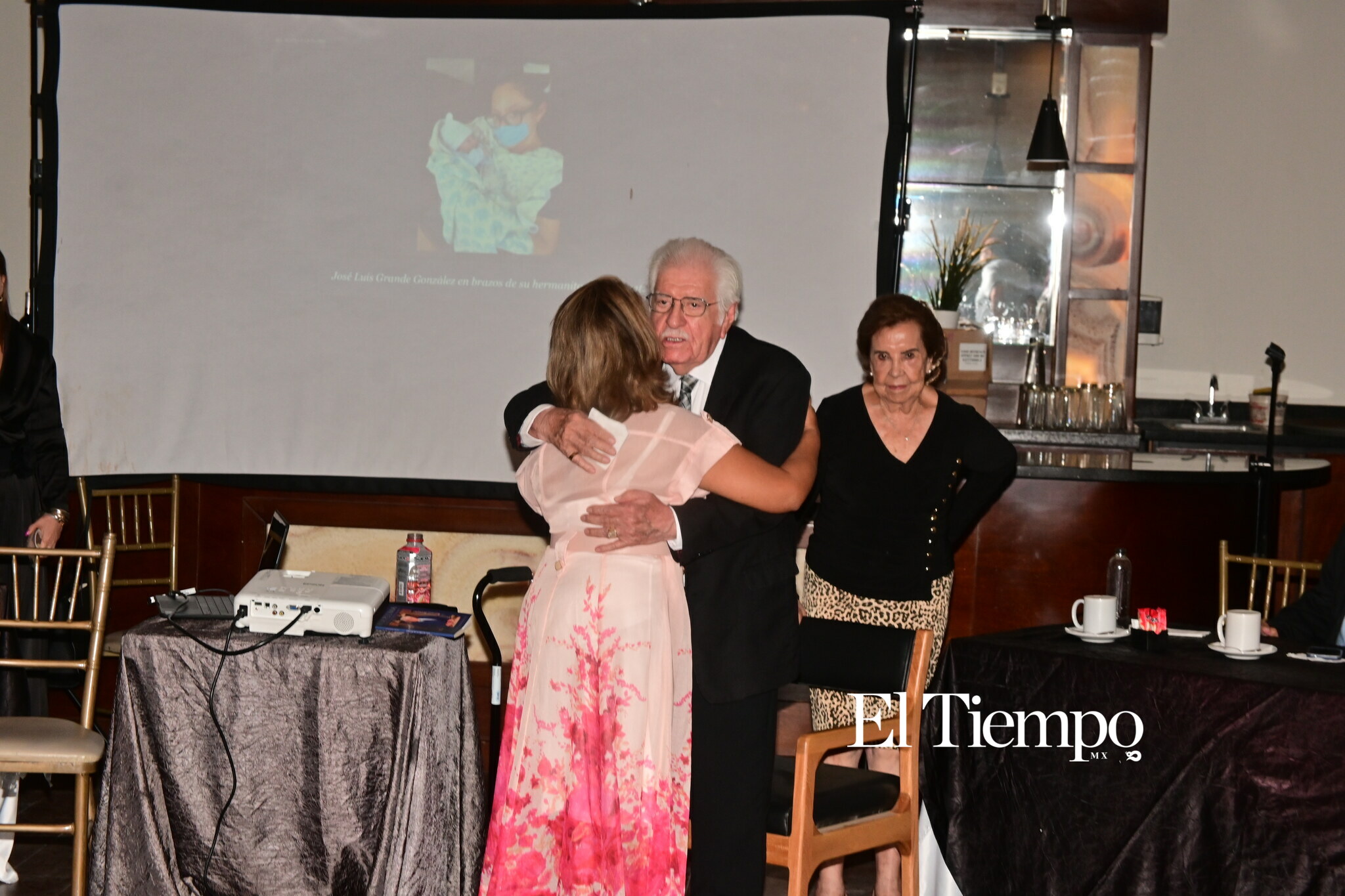 Felipe González presenta libro que rescata memoria familiar e historia regional de Monclova
