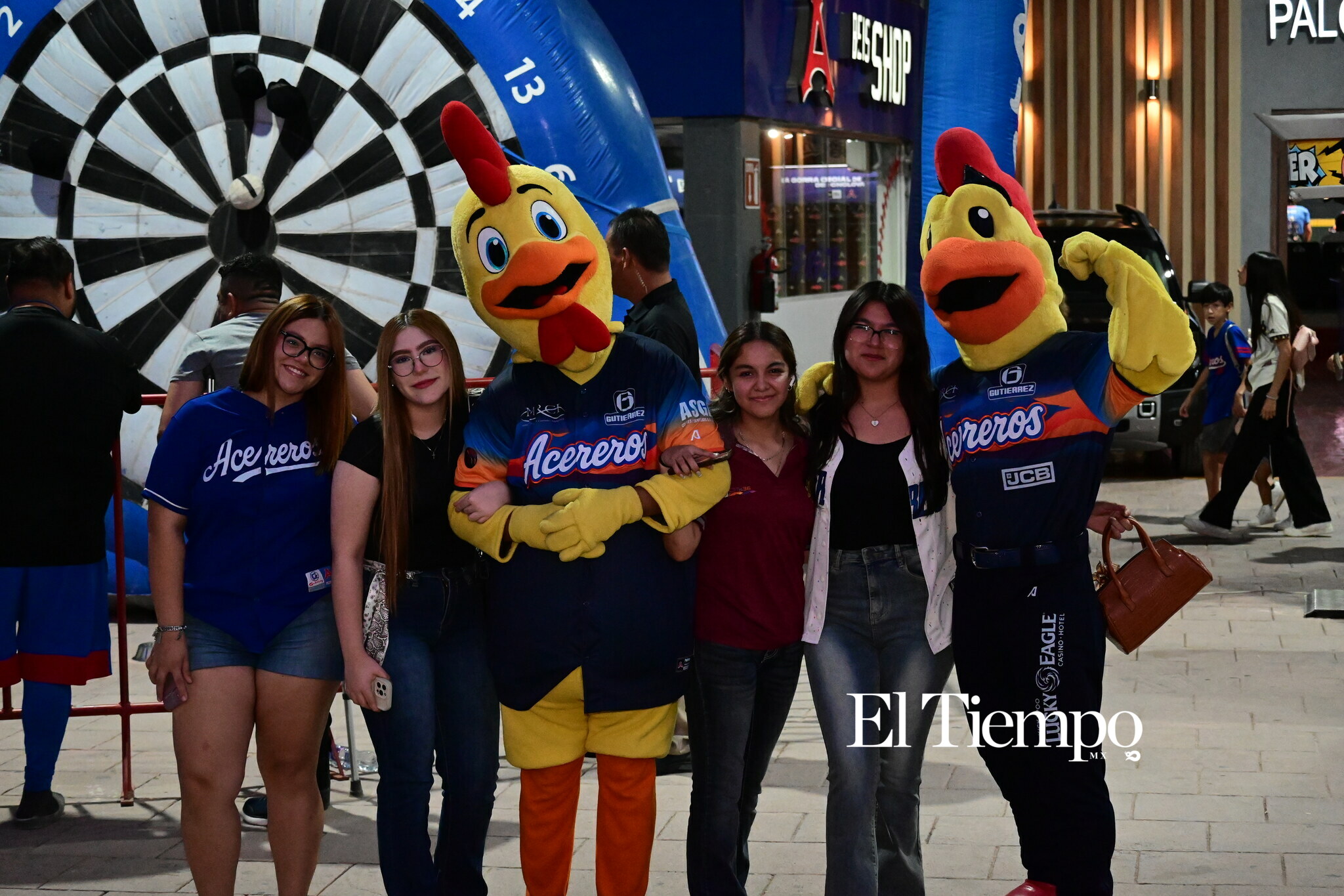 La afición responde en una noche de béisbol con causa