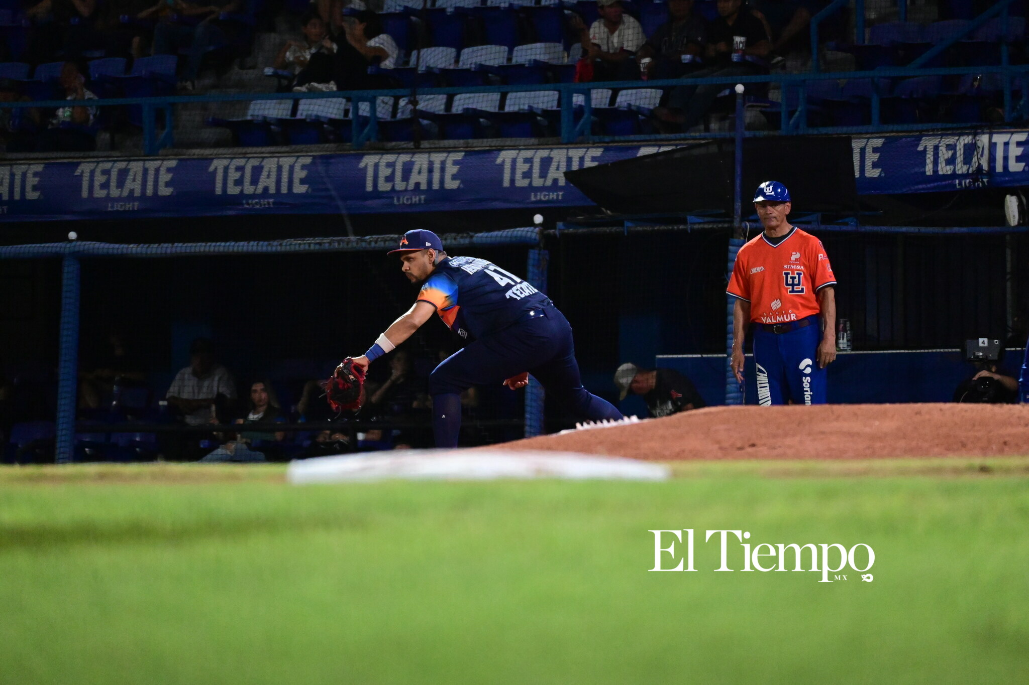 La afición responde en una noche de béisbol con causa