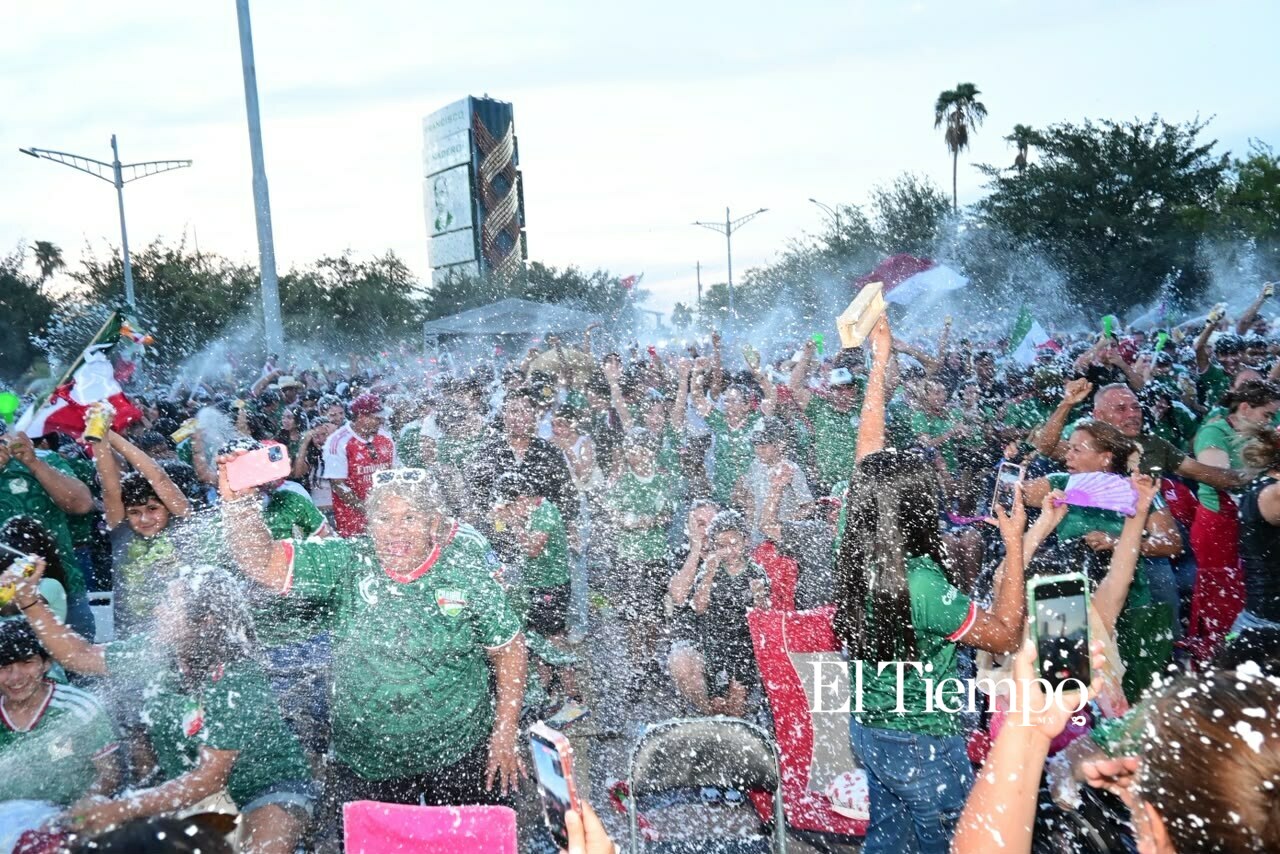 Festejo del primer gol de México