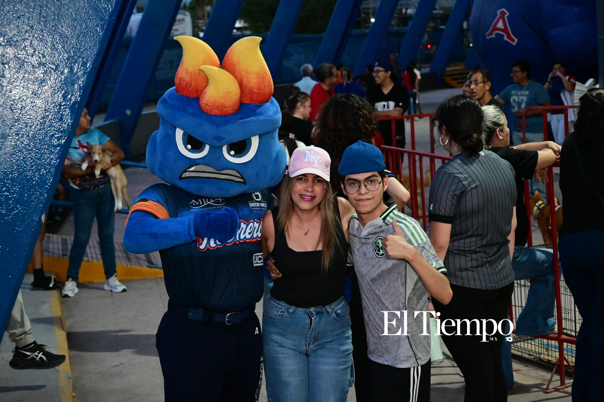 La afición responde en una noche de béisbol con causa