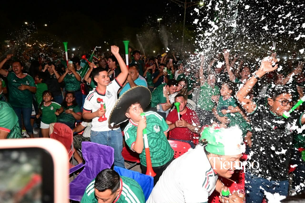 Monclovenses festejan con euforia el segundo gol de la Seleccion Mexicana