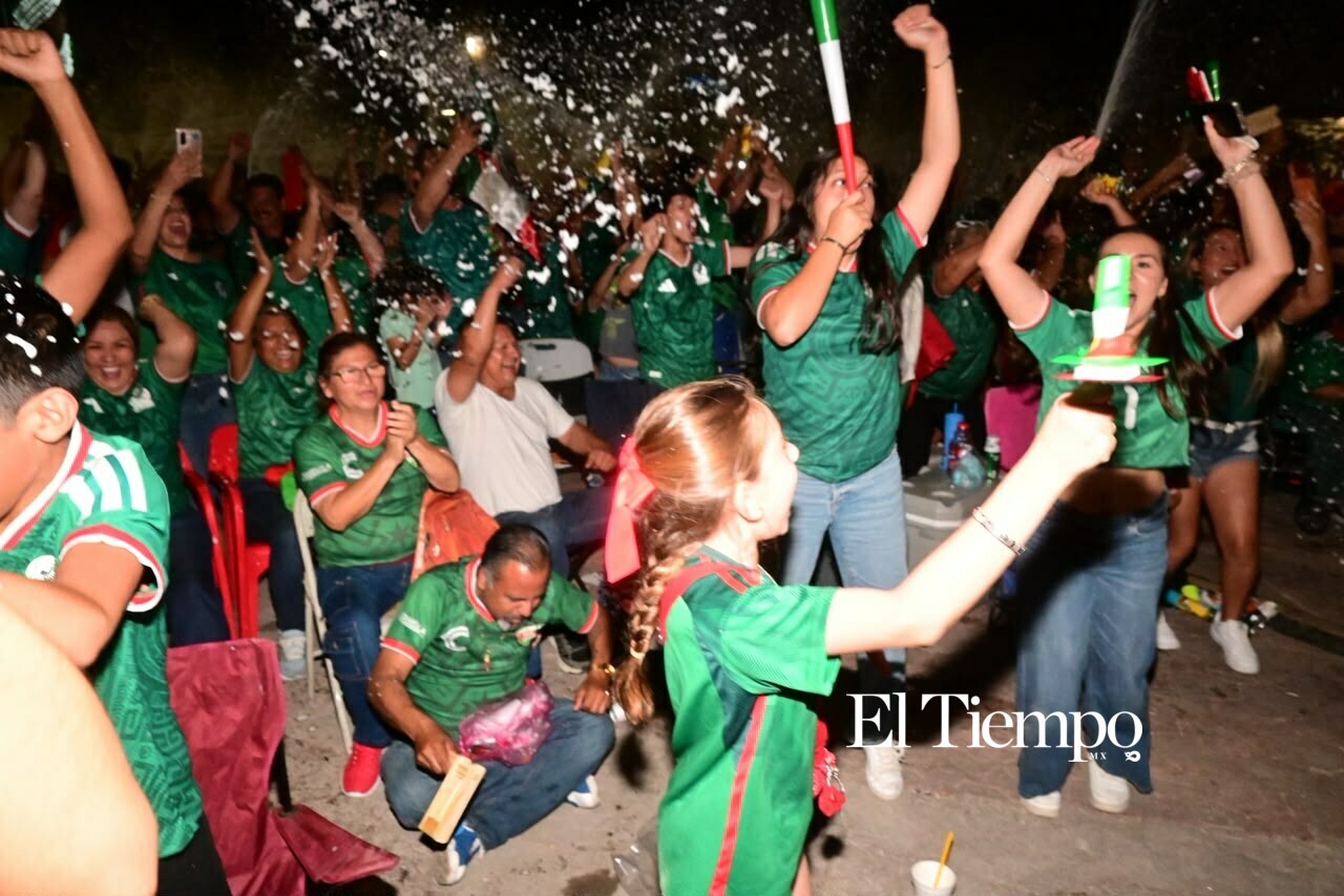 Monclovenses festejan con euforia el segundo gol de la Seleccion Mexicana