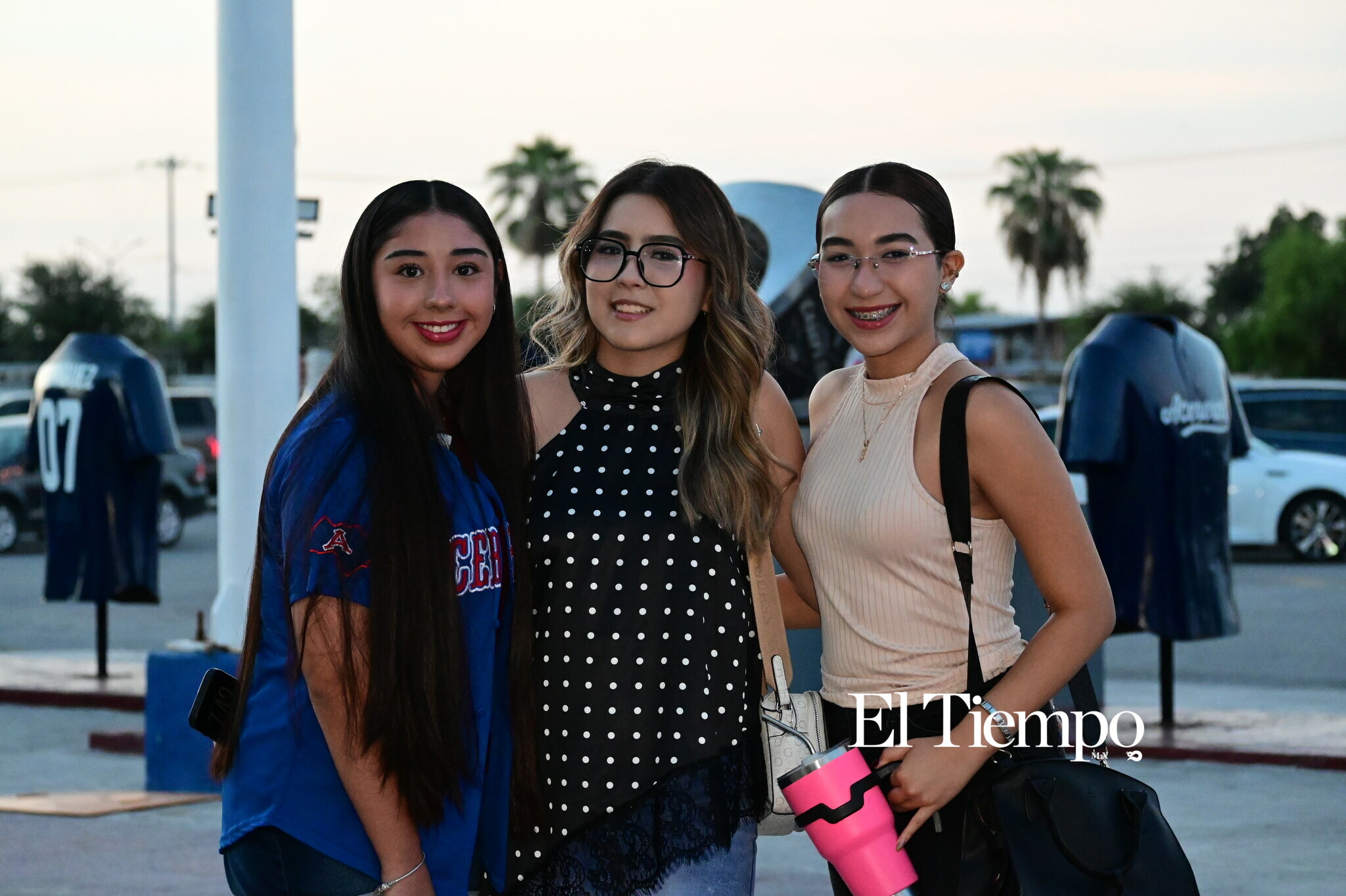 La afición responde en una noche de béisbol con causa