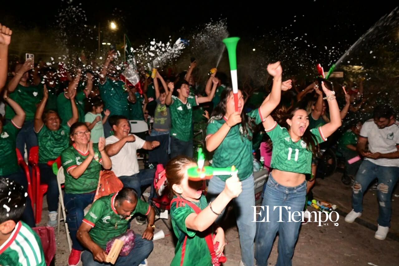 Monclovenses festejan con euforia el segundo gol de la Seleccion Mexicana