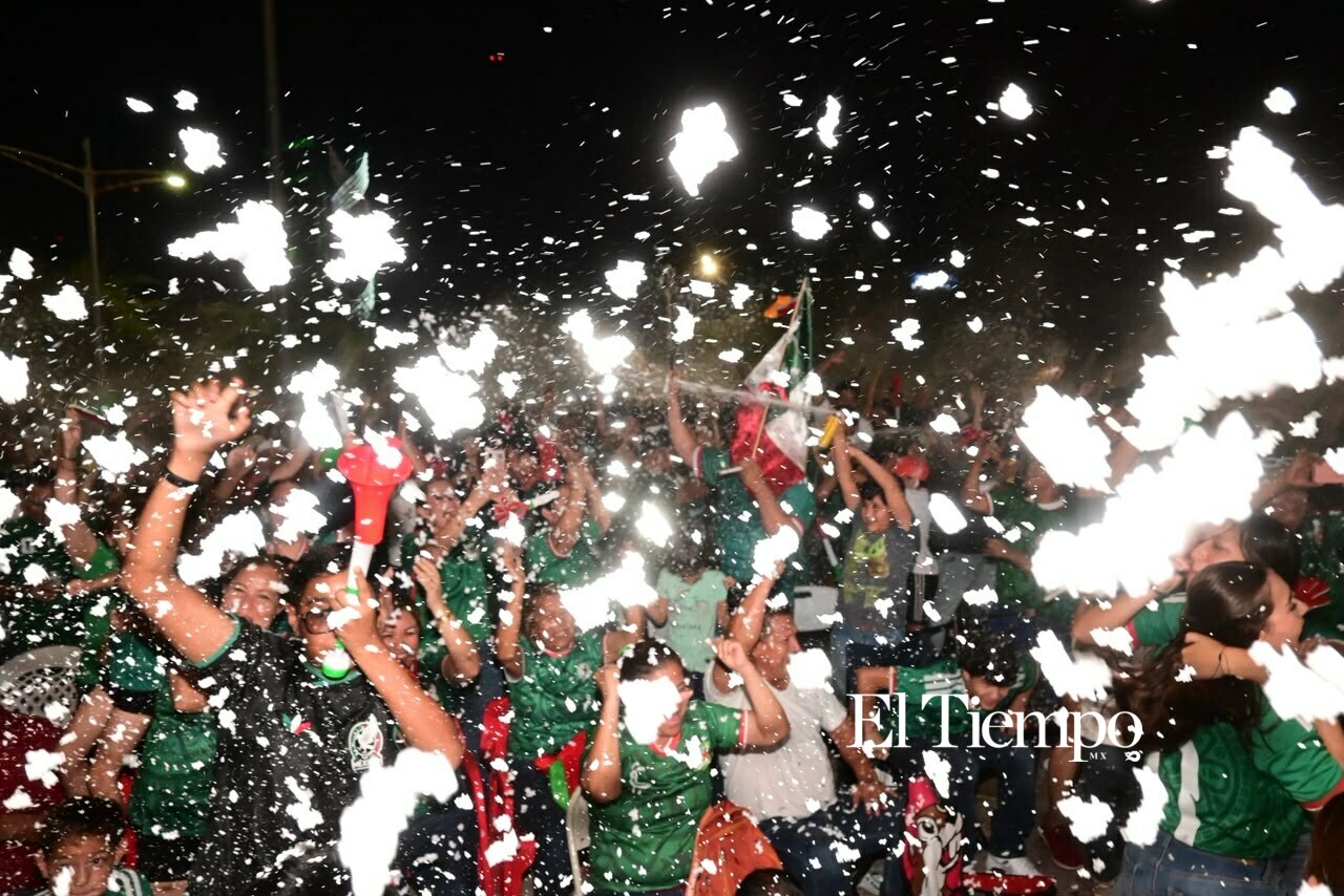 Monclovenses festejan con euforia el segundo gol de la Seleccion Mexicana