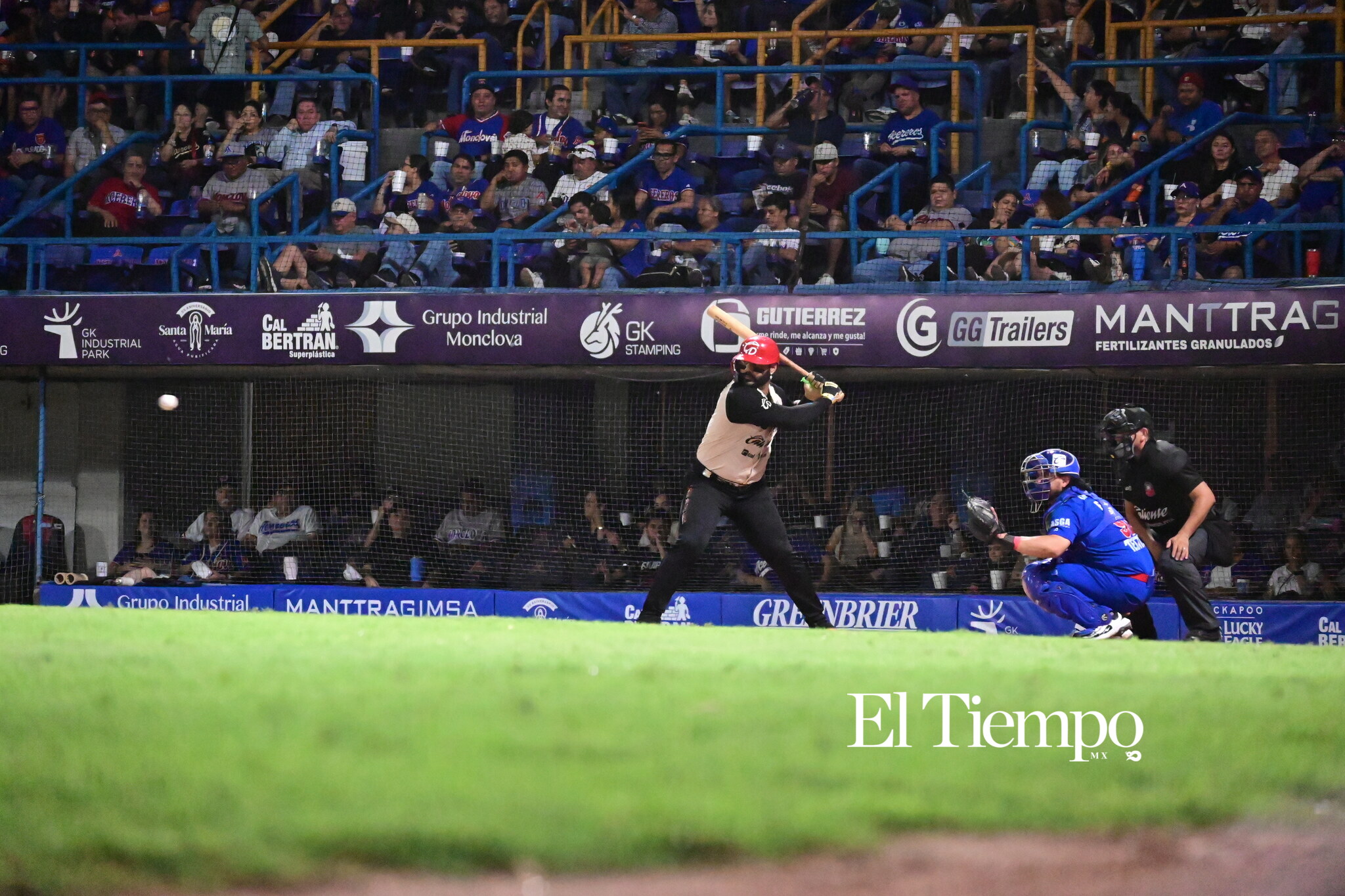 Familias llenan el estadio para apoyar a los Acereros