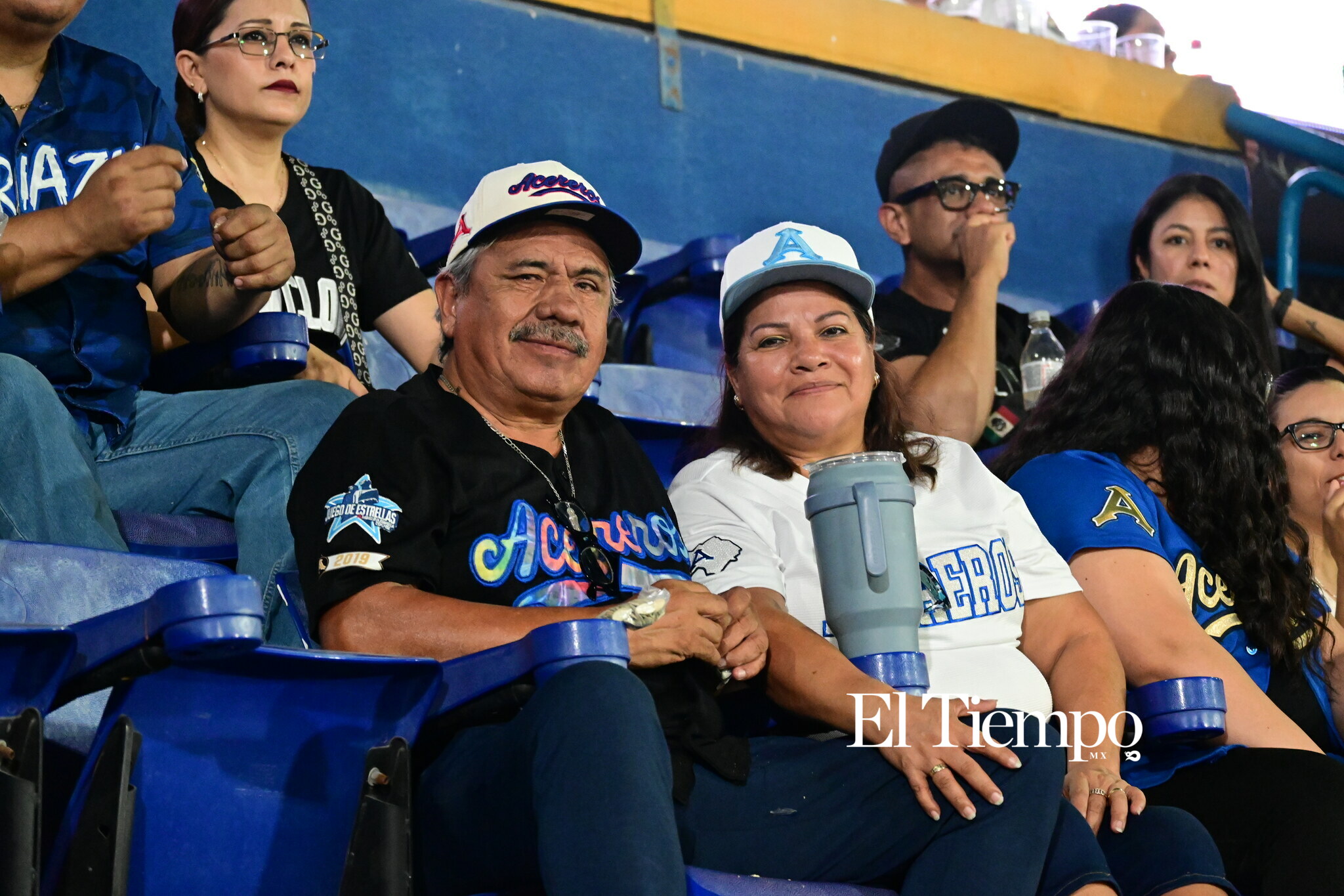 Familias llenan el estadio para apoyar a los Acereros