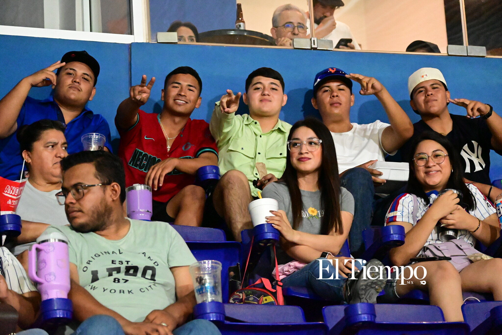 Familias llenan el estadio para apoyar a los Acereros