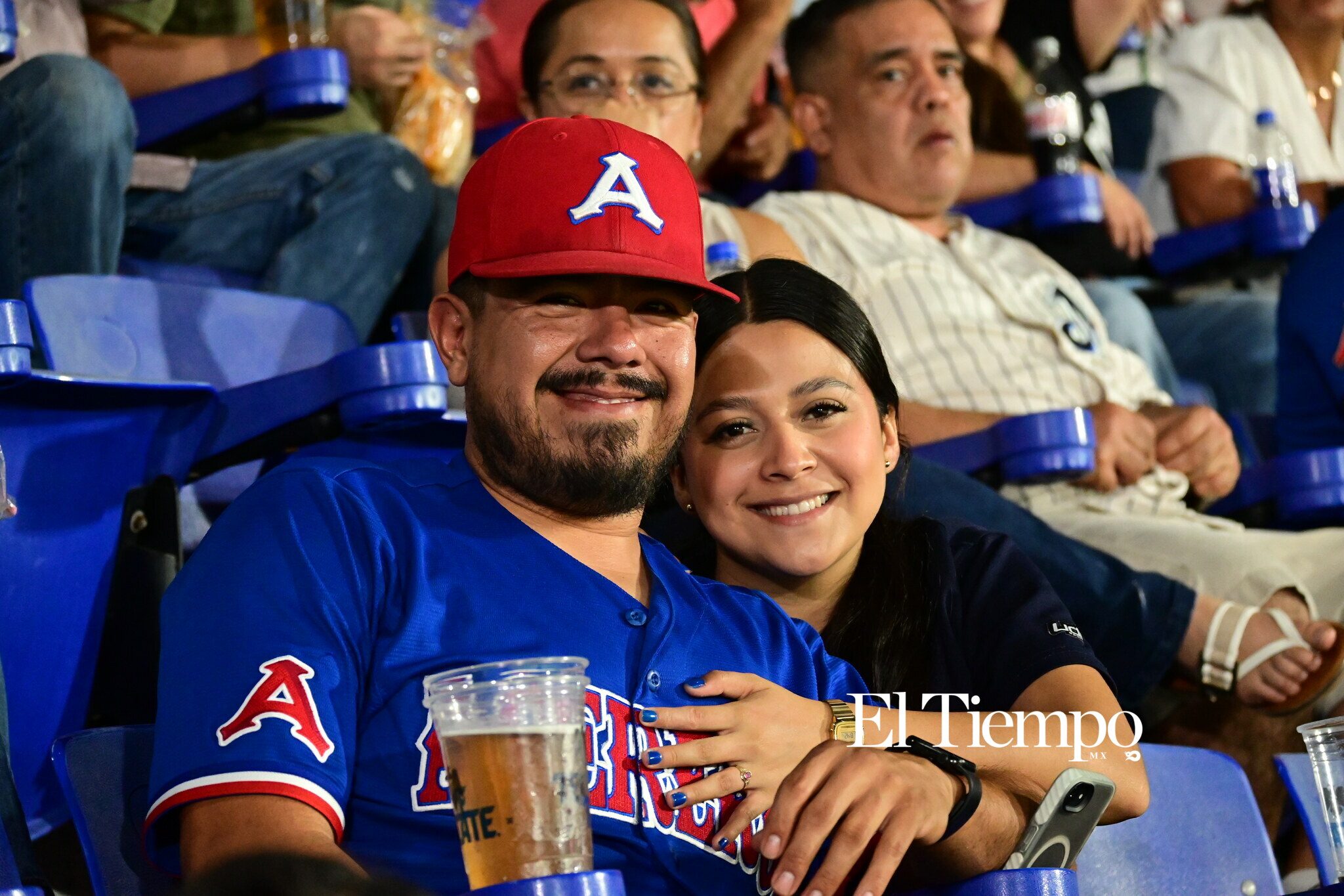 Familias llenan el estadio para apoyar a los Acereros