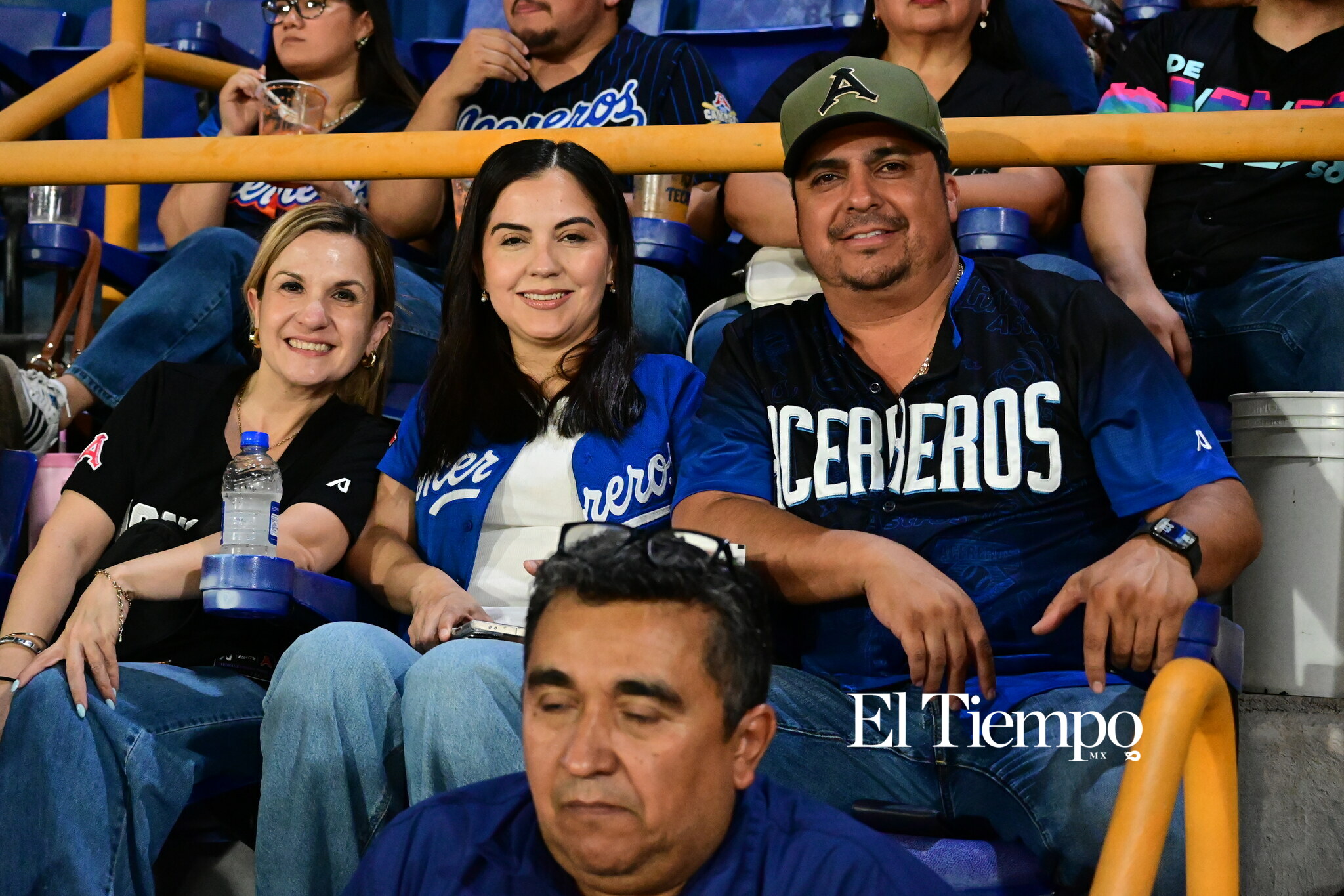 Familias llenan el estadio para apoyar a los Acereros