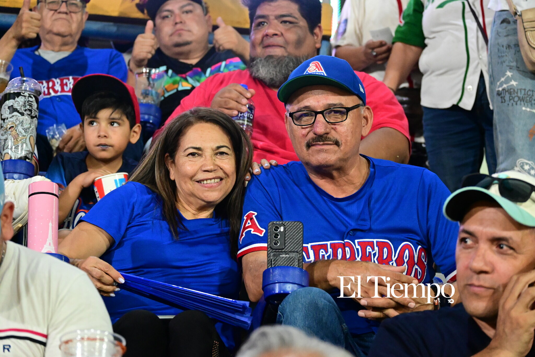 Familias llenan el estadio para apoyar a los Acereros