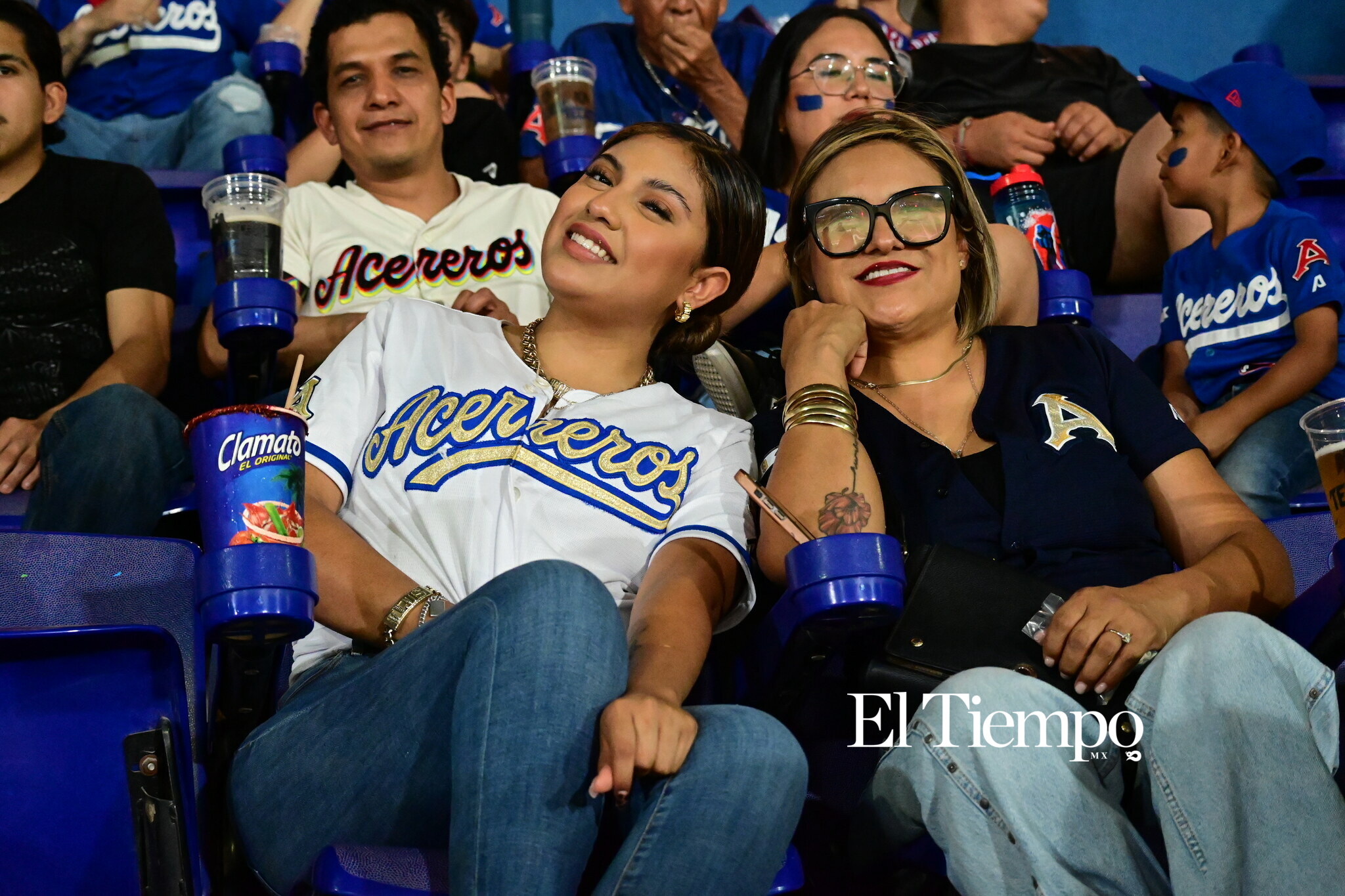 Familias llenan el estadio para apoyar a los Acereros