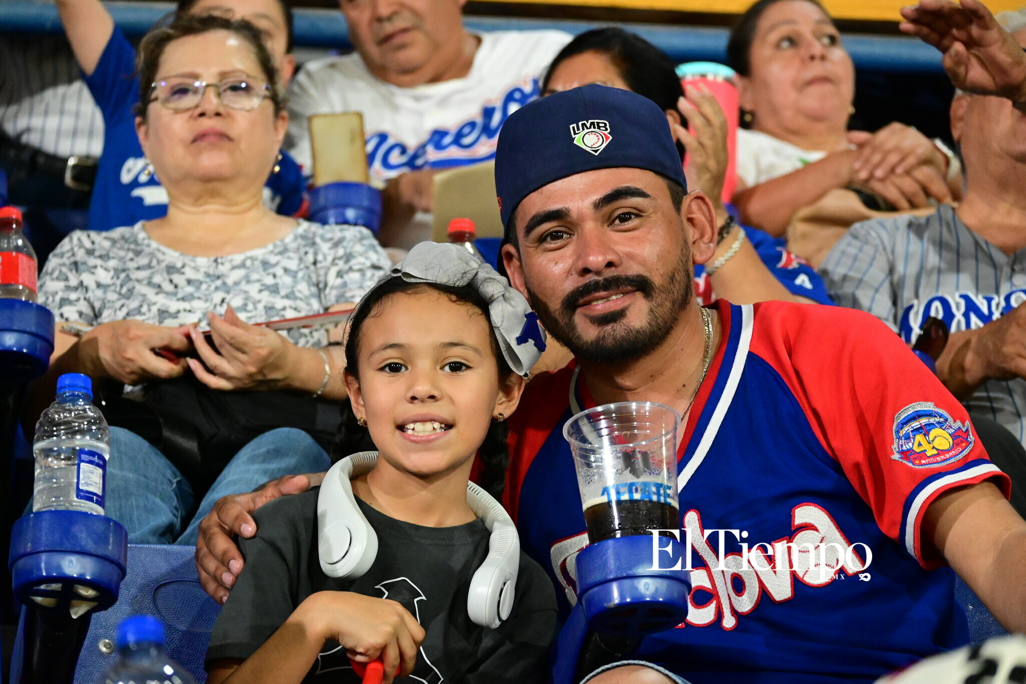 Familias llenan el estadio para apoyar a los Acereros