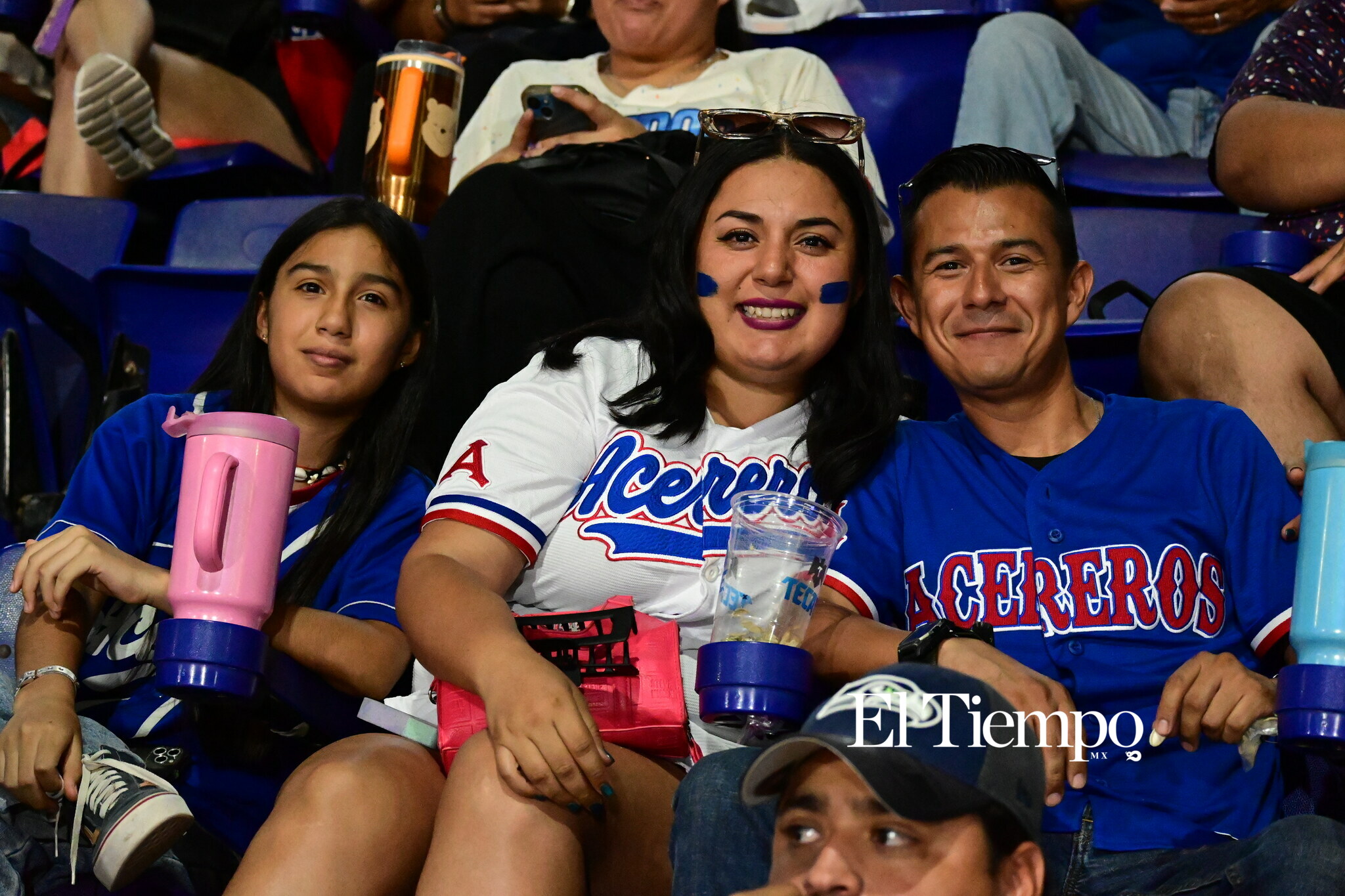 Familias llenan el estadio para apoyar a los Acereros