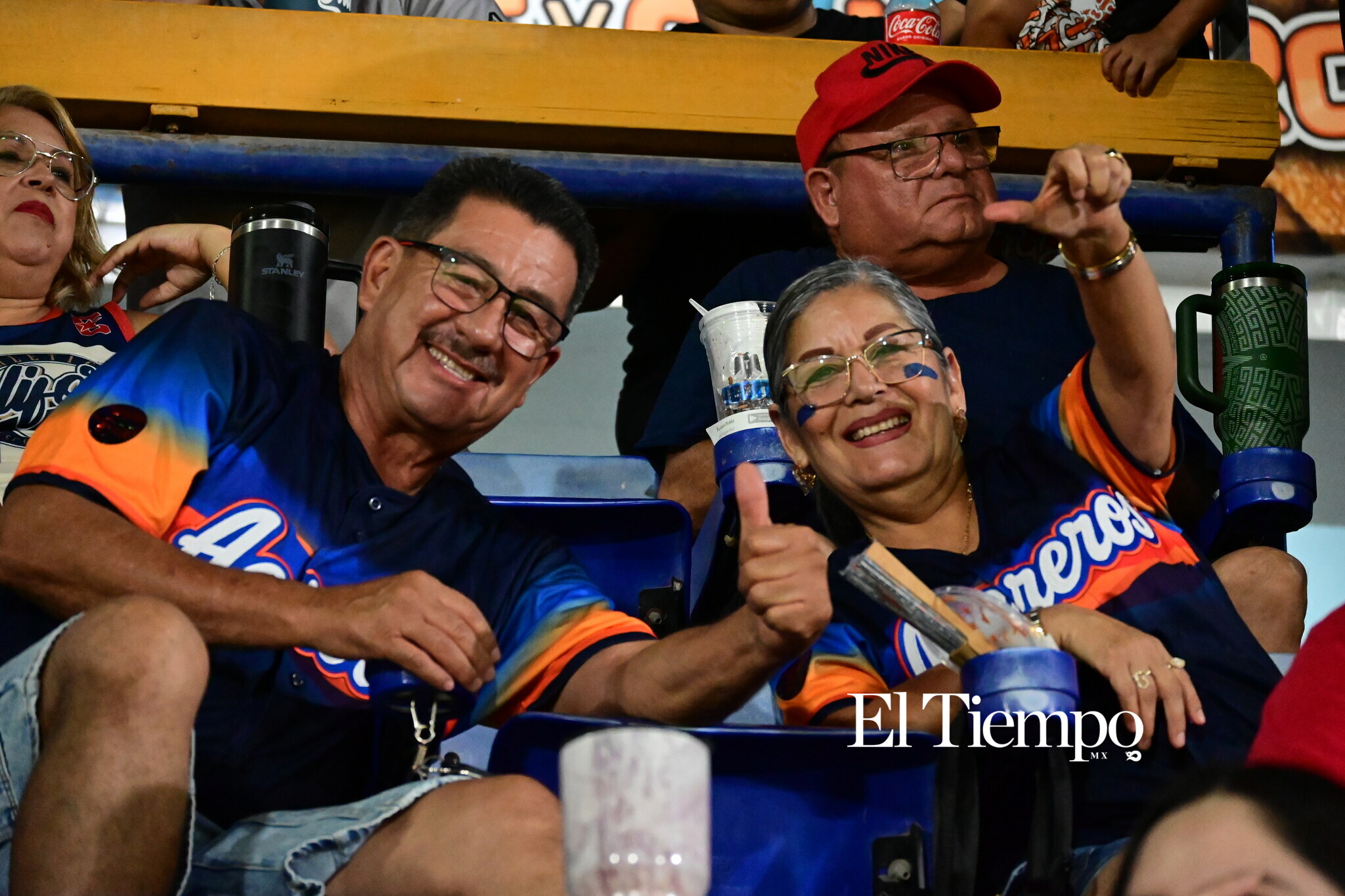Familias llenan el estadio para apoyar a los Acereros