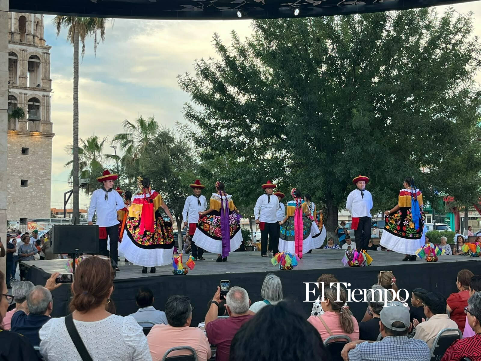 Guelaguetza llena de tradición a Monclova