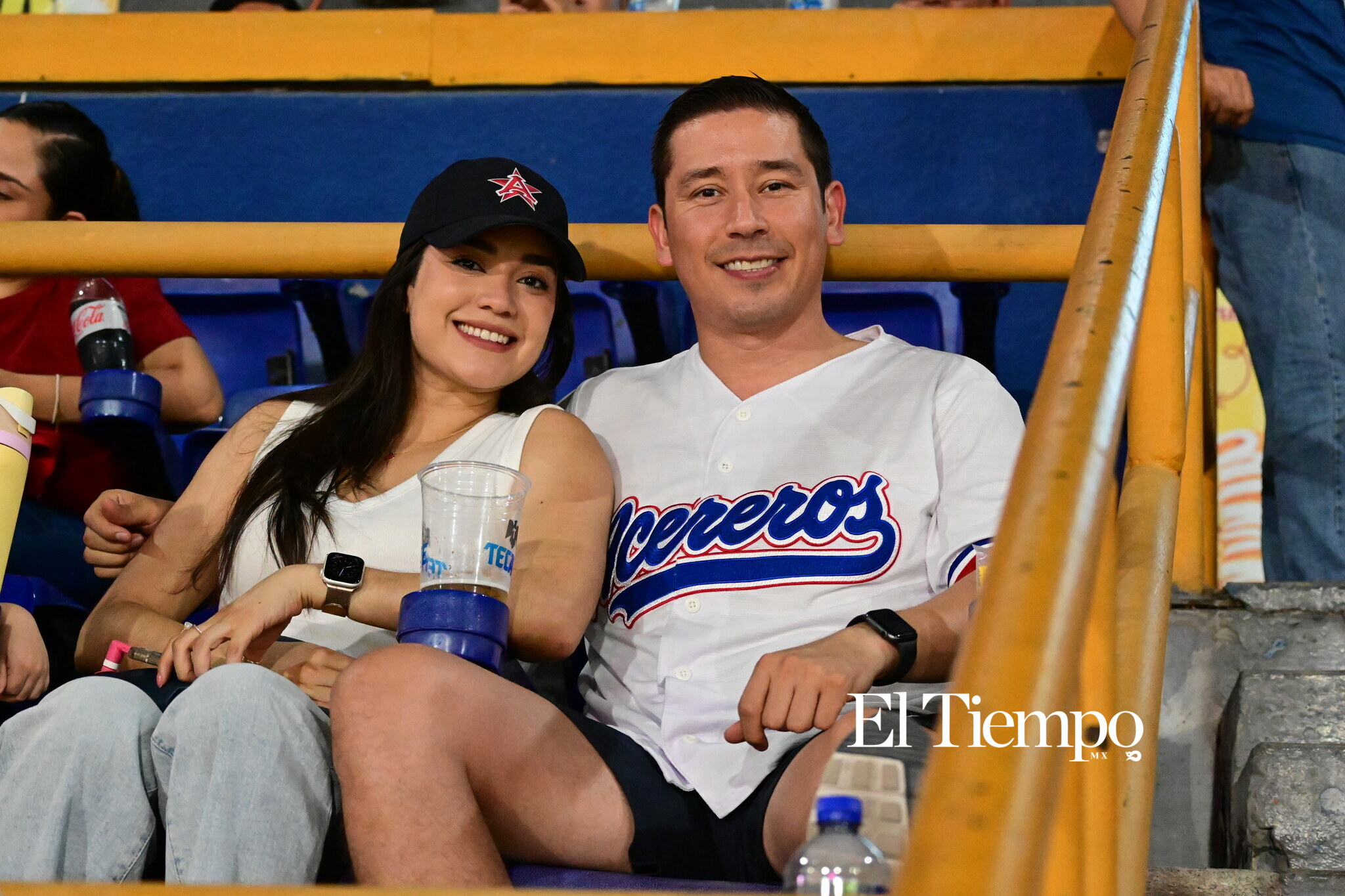 Familias llenan el estadio para apoyar a los Acereros