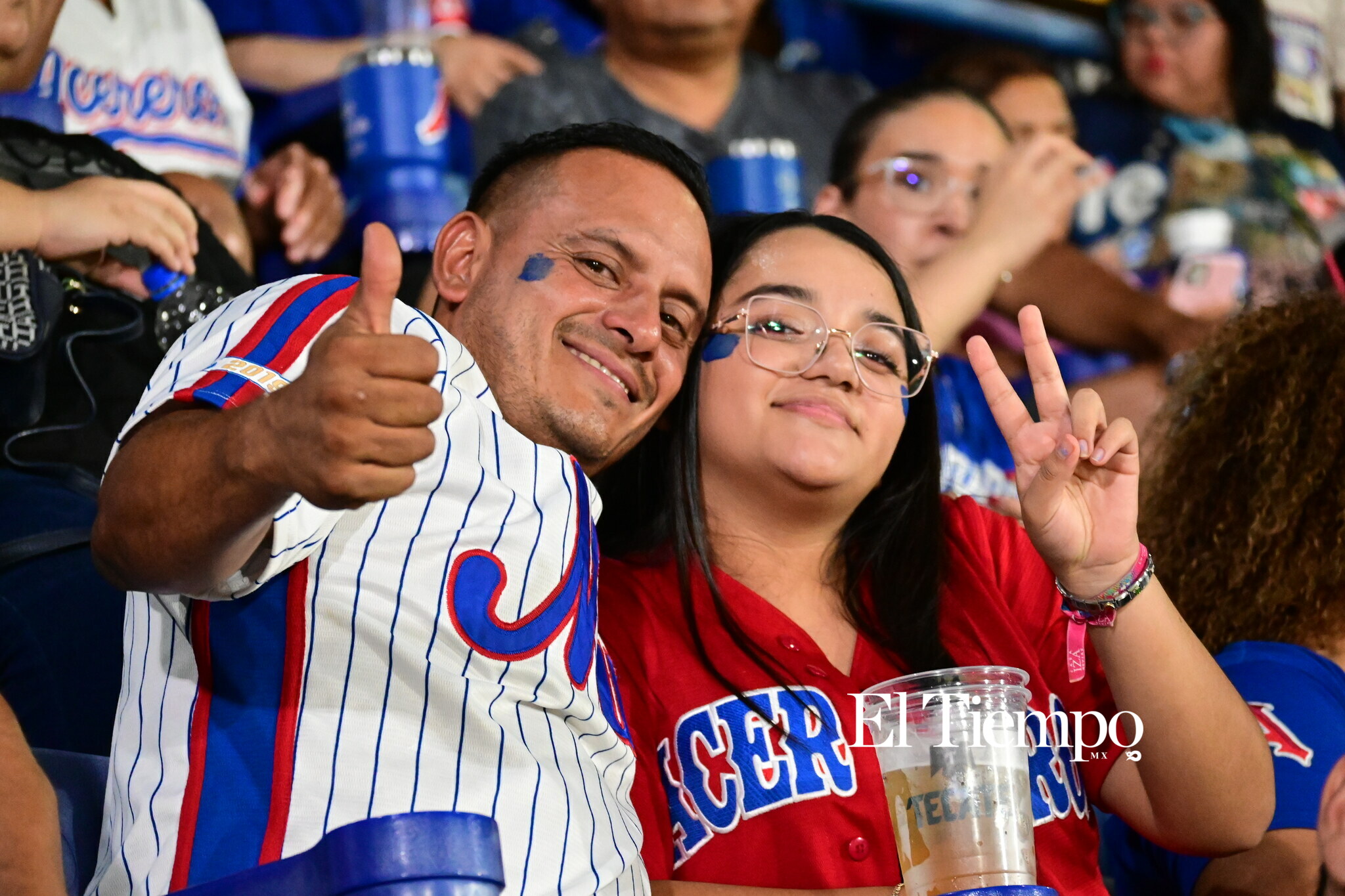 Familias llenan el estadio para apoyar a los Acereros