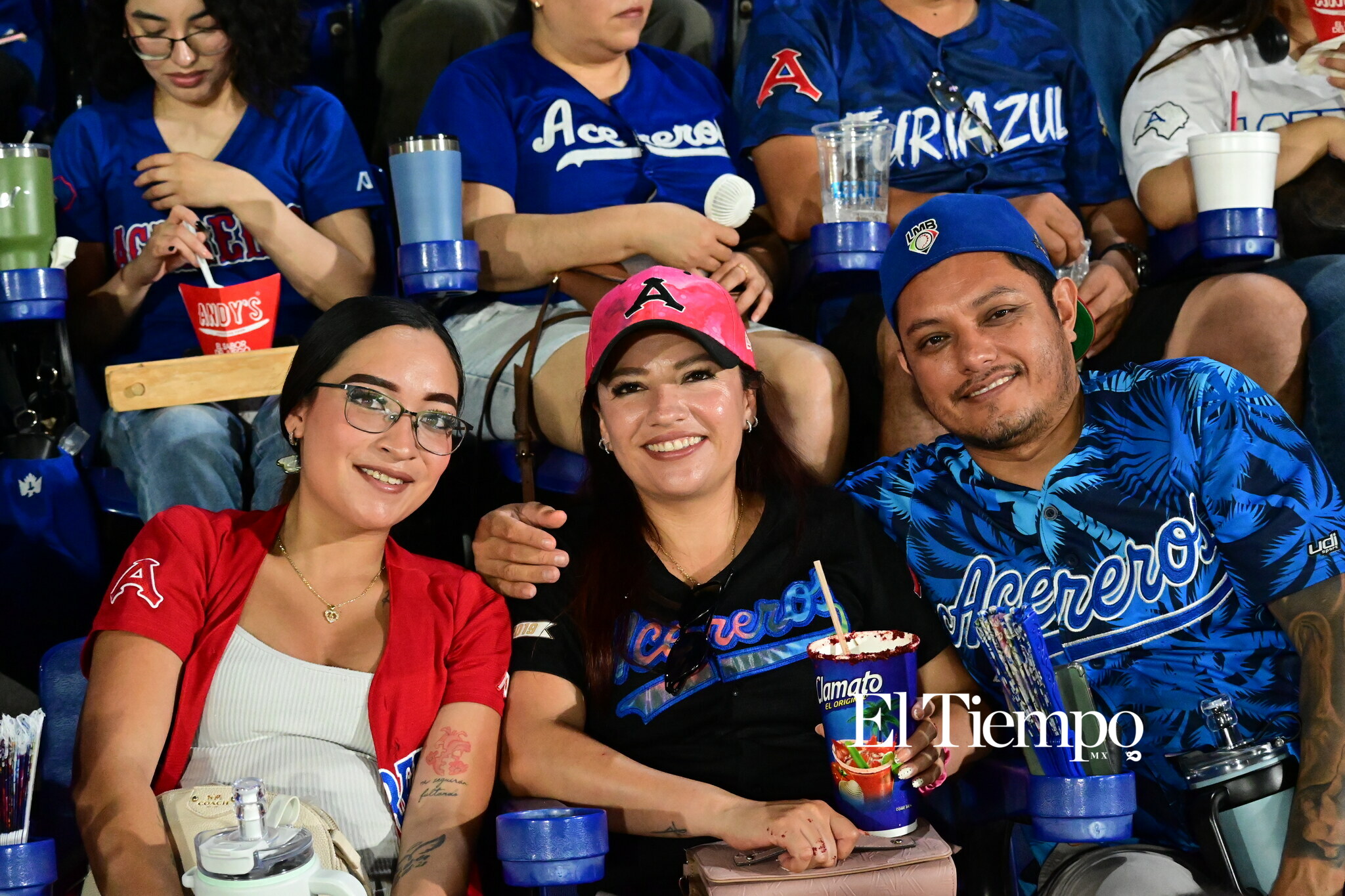 Familias llenan el estadio para apoyar a los Acereros