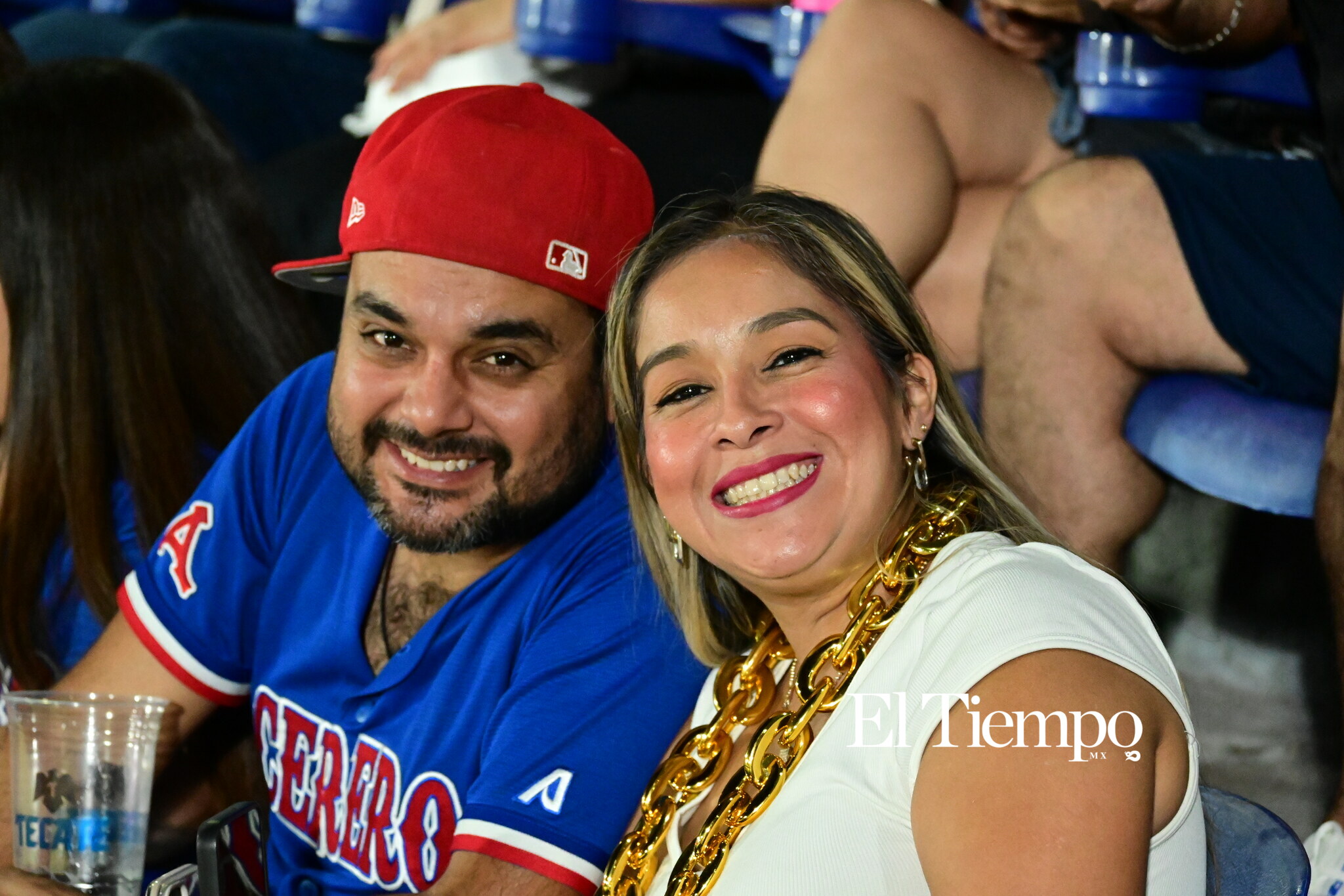 Familias llenan el estadio para apoyar a los Acereros