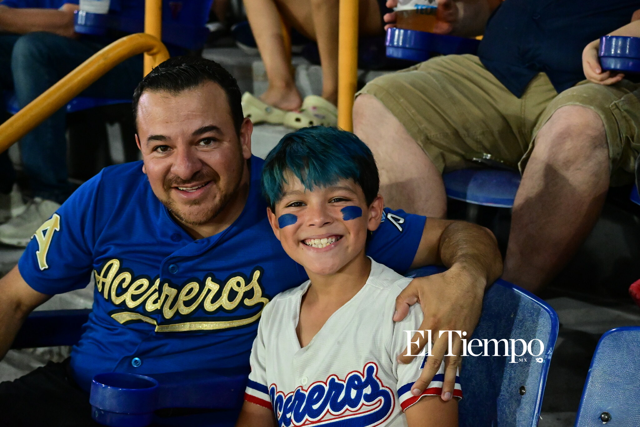 Familias llenan el estadio para apoyar a los Acereros