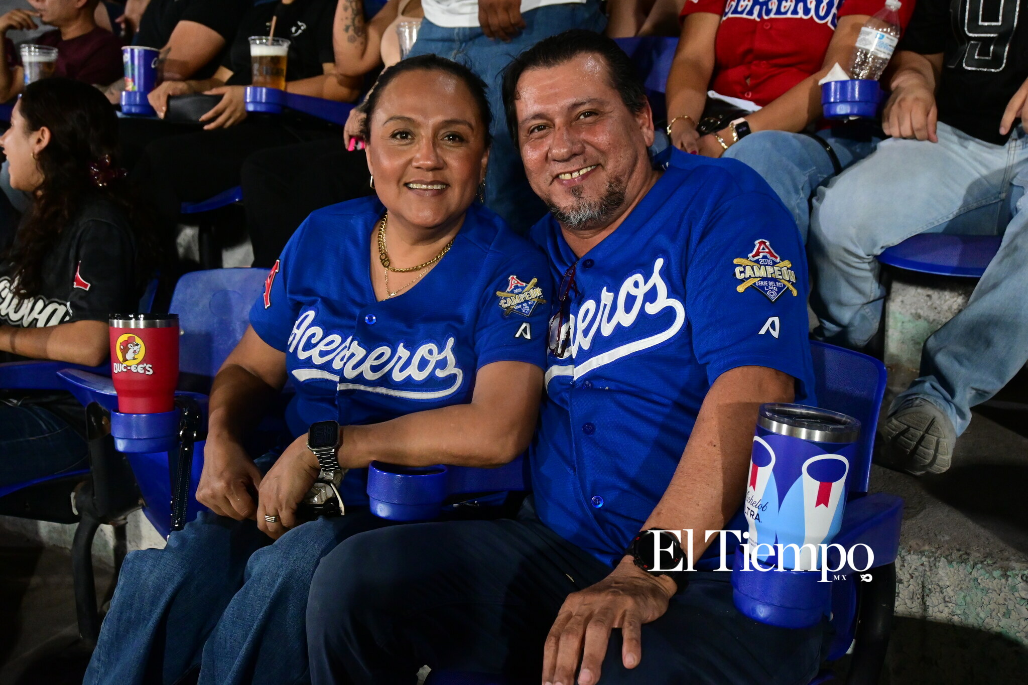 Familias llenan el estadio para apoyar a los Acereros