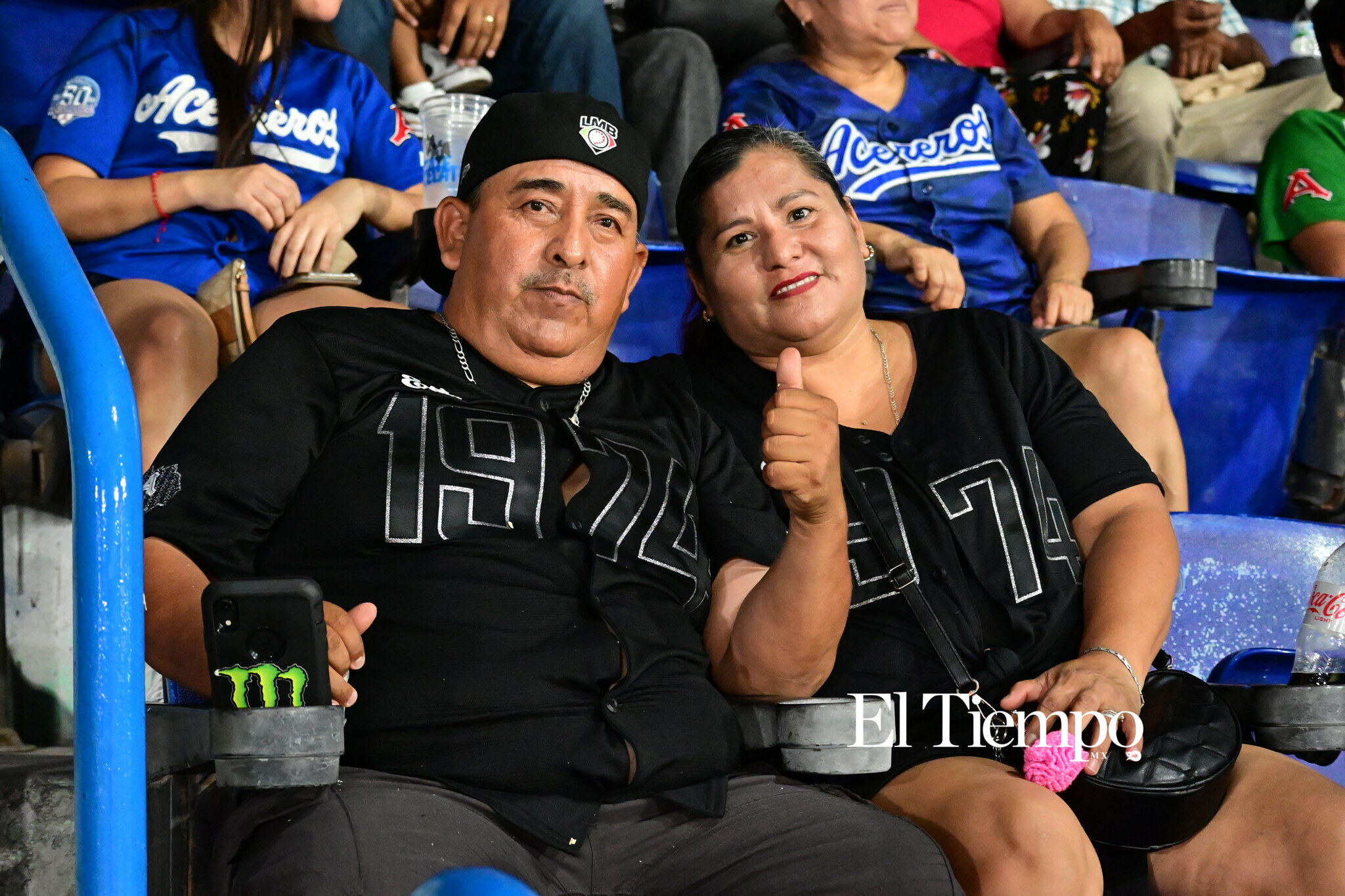 Familias llenan el estadio para apoyar a los Acereros