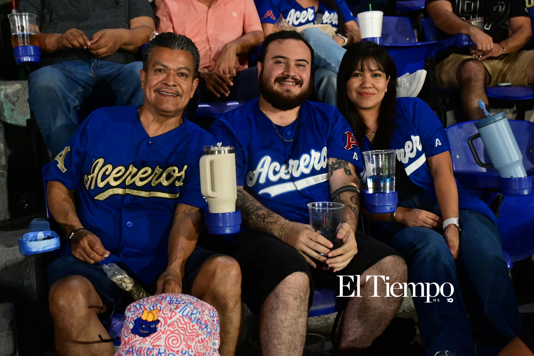 Familias llenan el estadio para apoyar a los Acereros