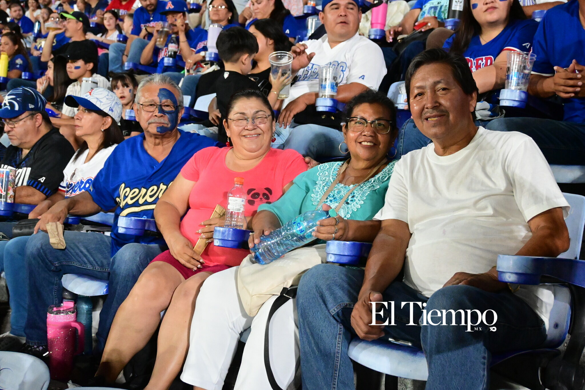 Familias llenan el estadio para apoyar a los Acereros