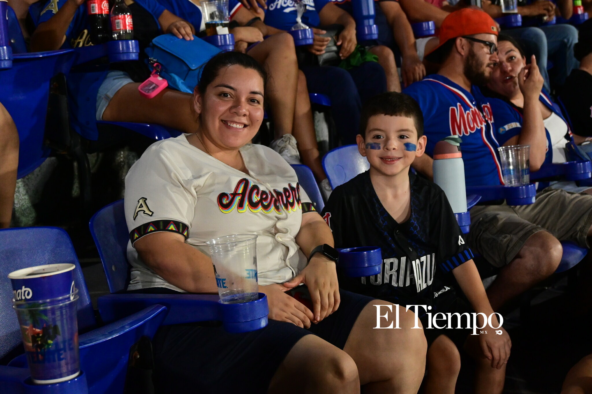 Familias llenan el estadio para apoyar a los Acereros