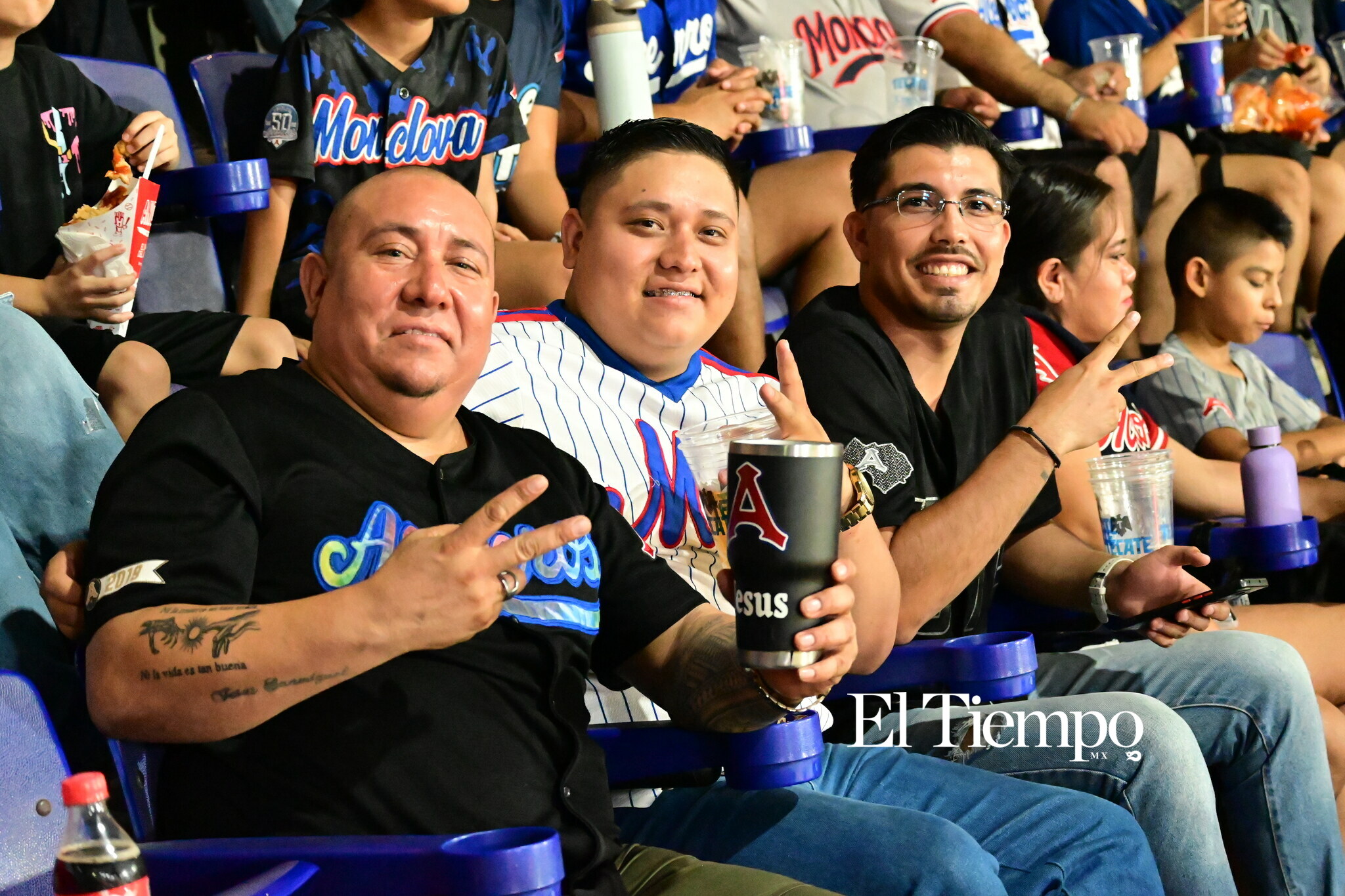 Familias llenan el estadio para apoyar a los Acereros