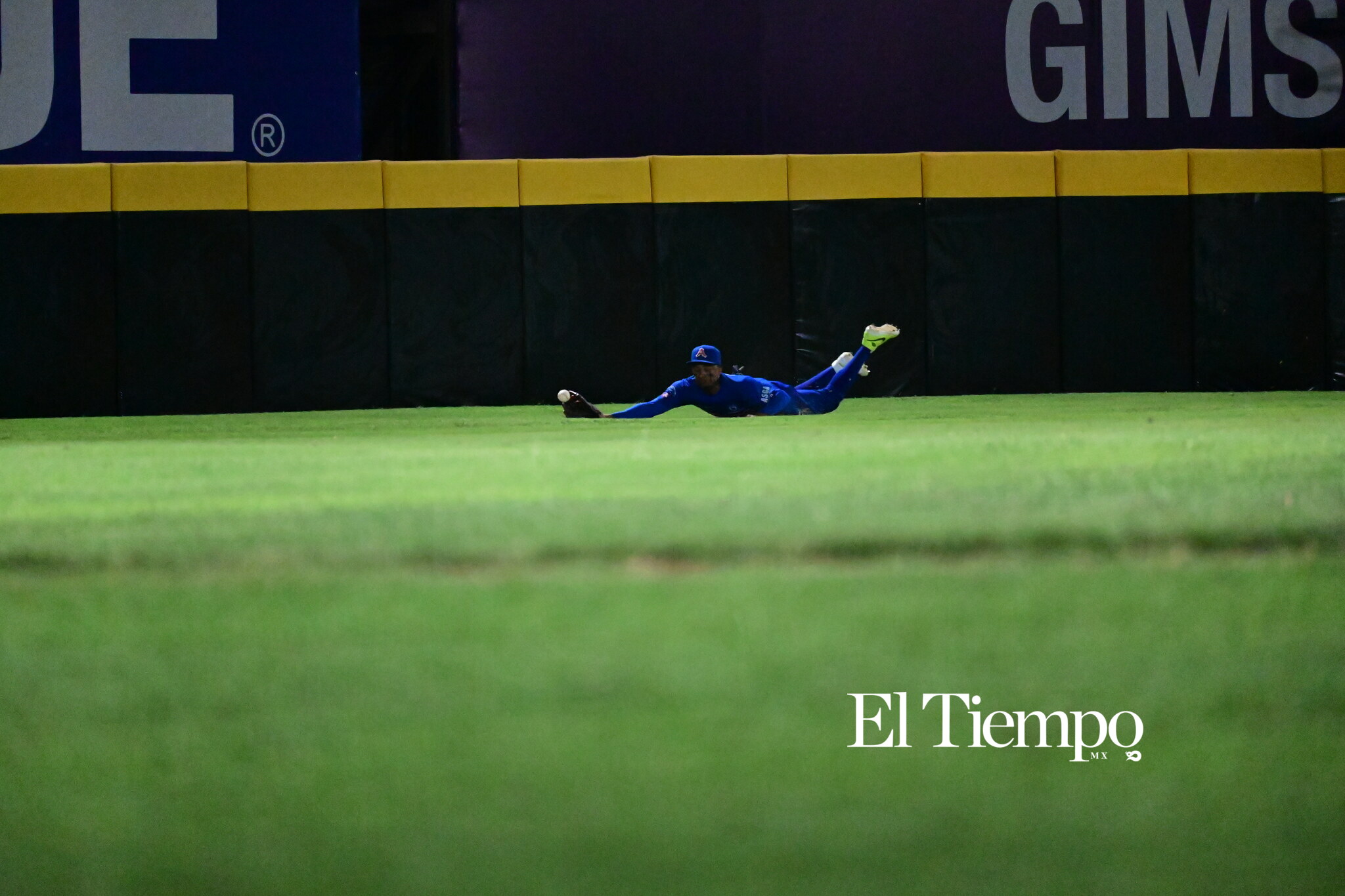 Familias llenan el estadio para apoyar a los Acereros