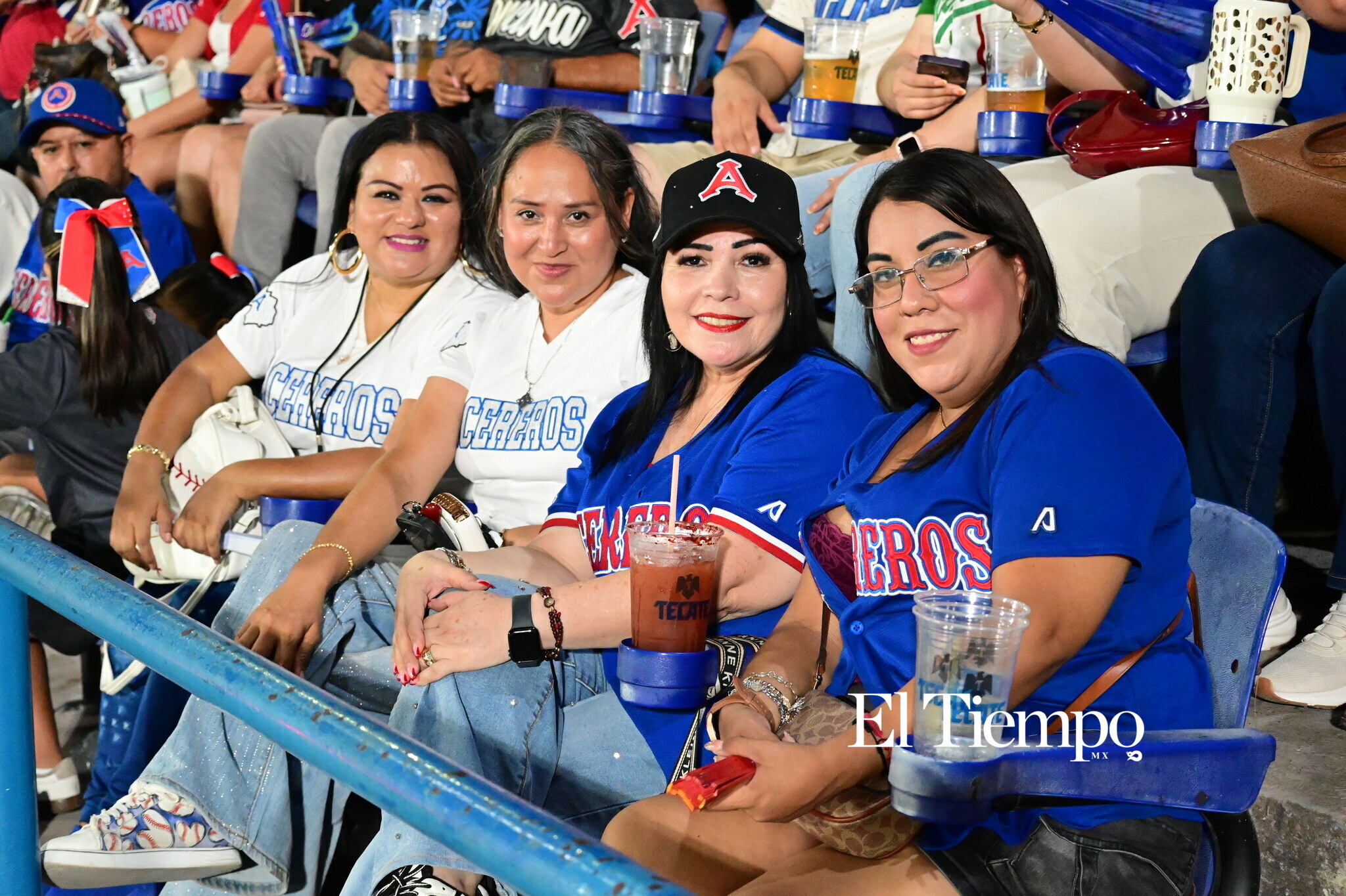 Familias llenan el estadio para apoyar a los Acereros