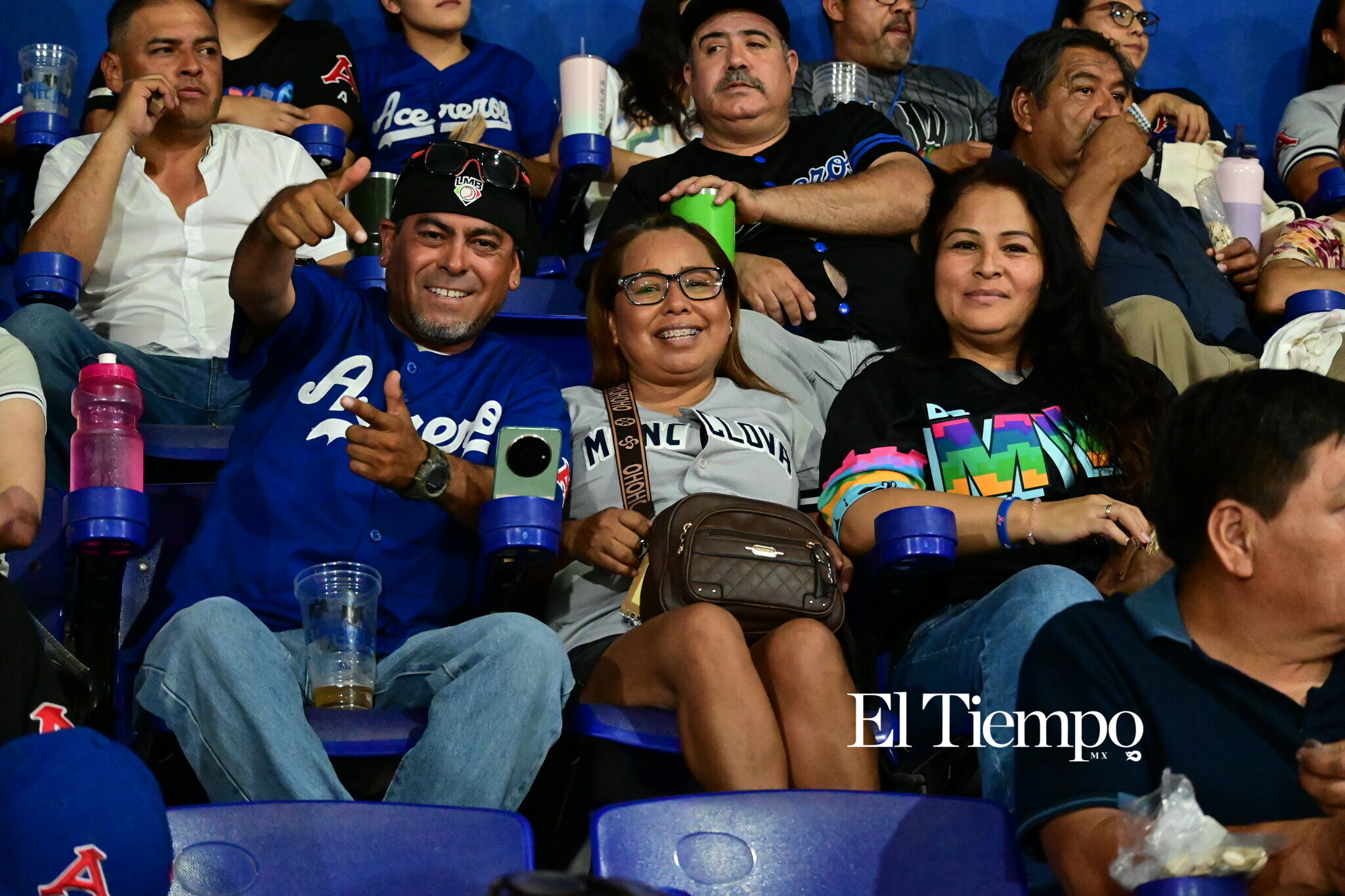 Familias llenan el estadio para apoyar a los Acereros