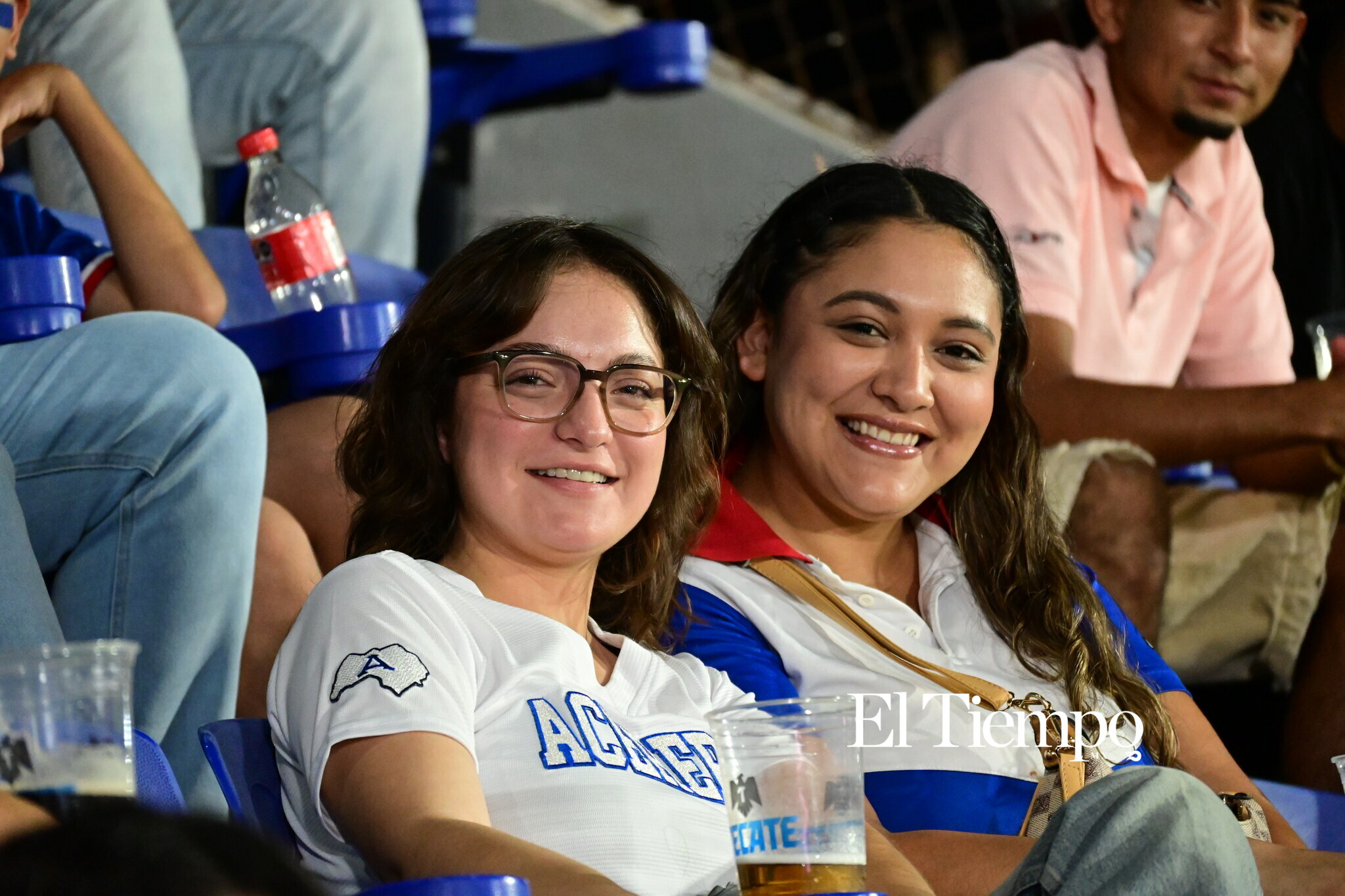 Familias llenan el estadio para apoyar a los Acereros